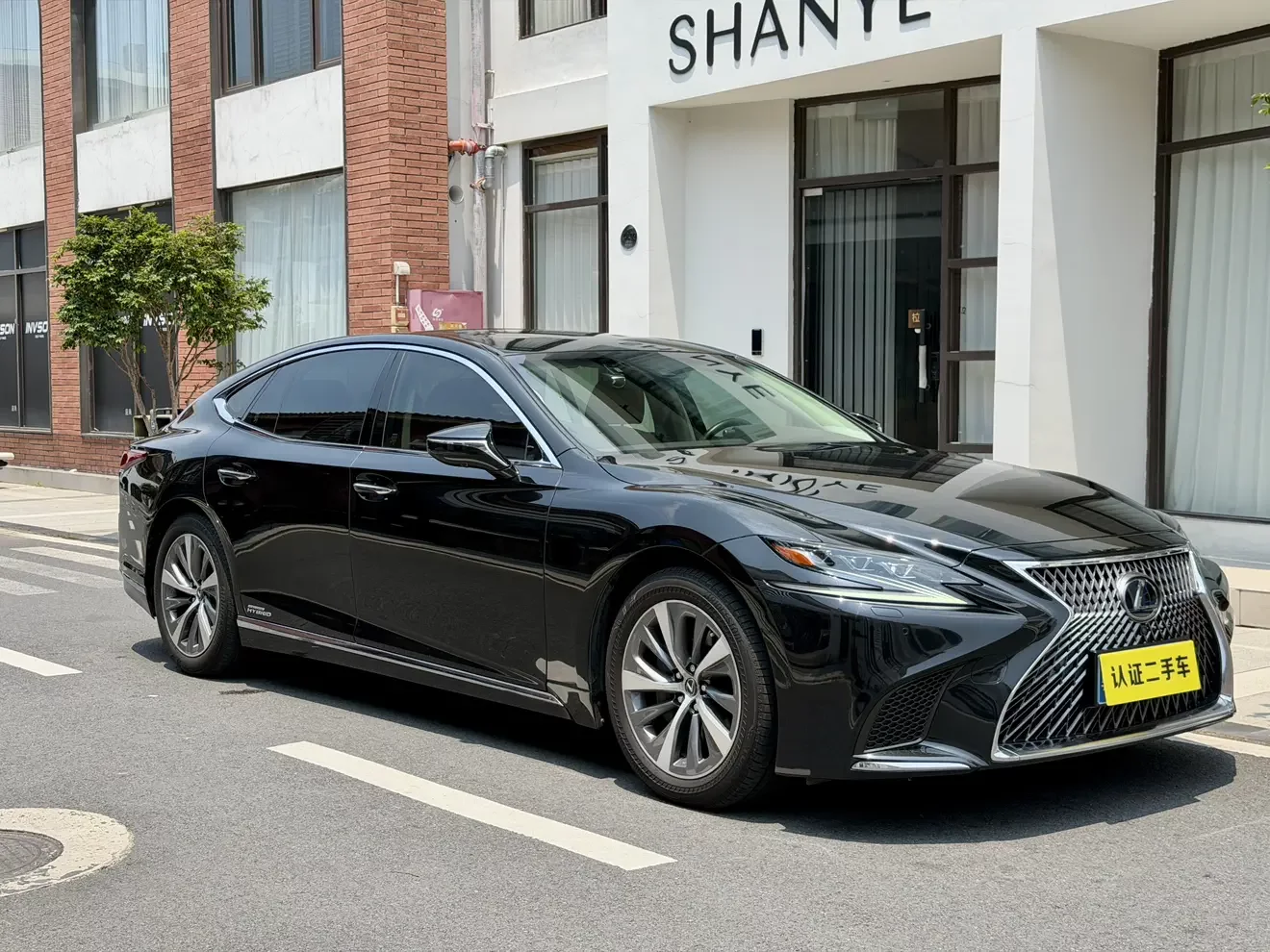 Lexus LS
