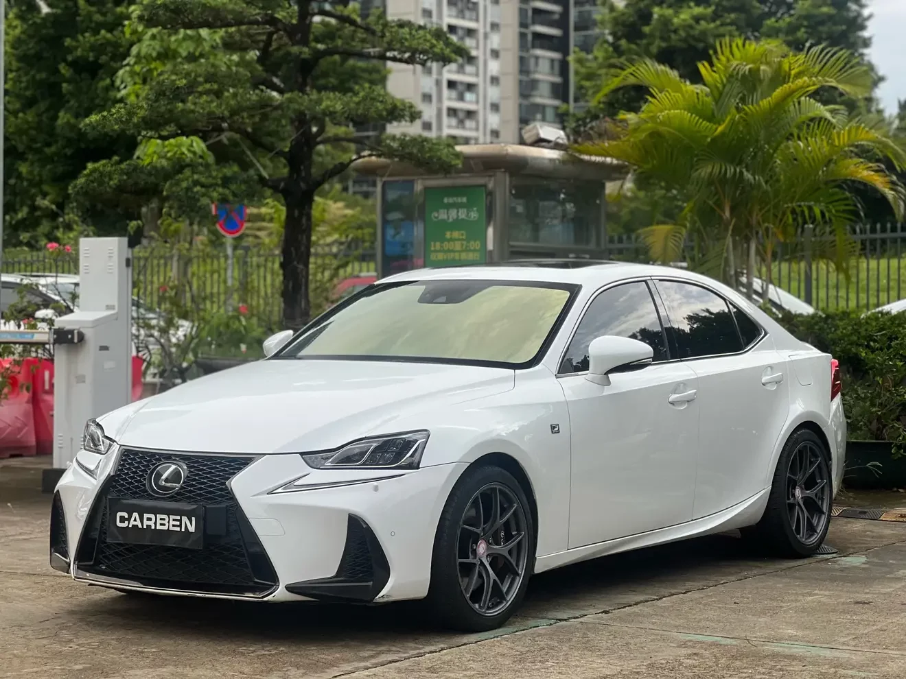Lexus IS