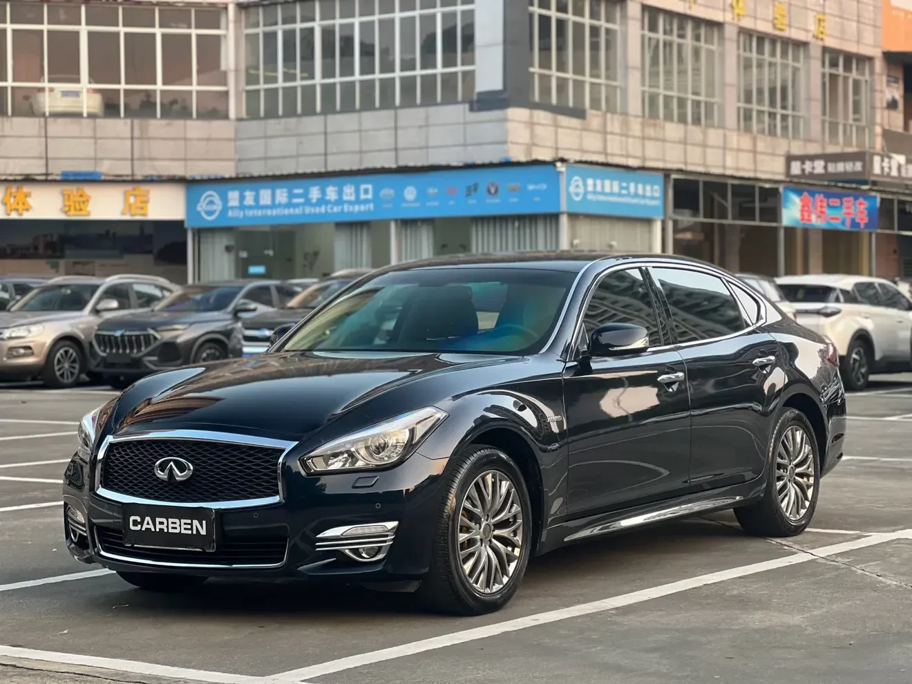 Infiniti Q70