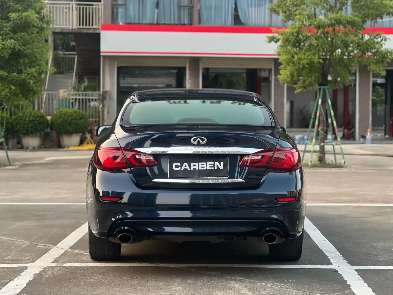 Infiniti Q70
