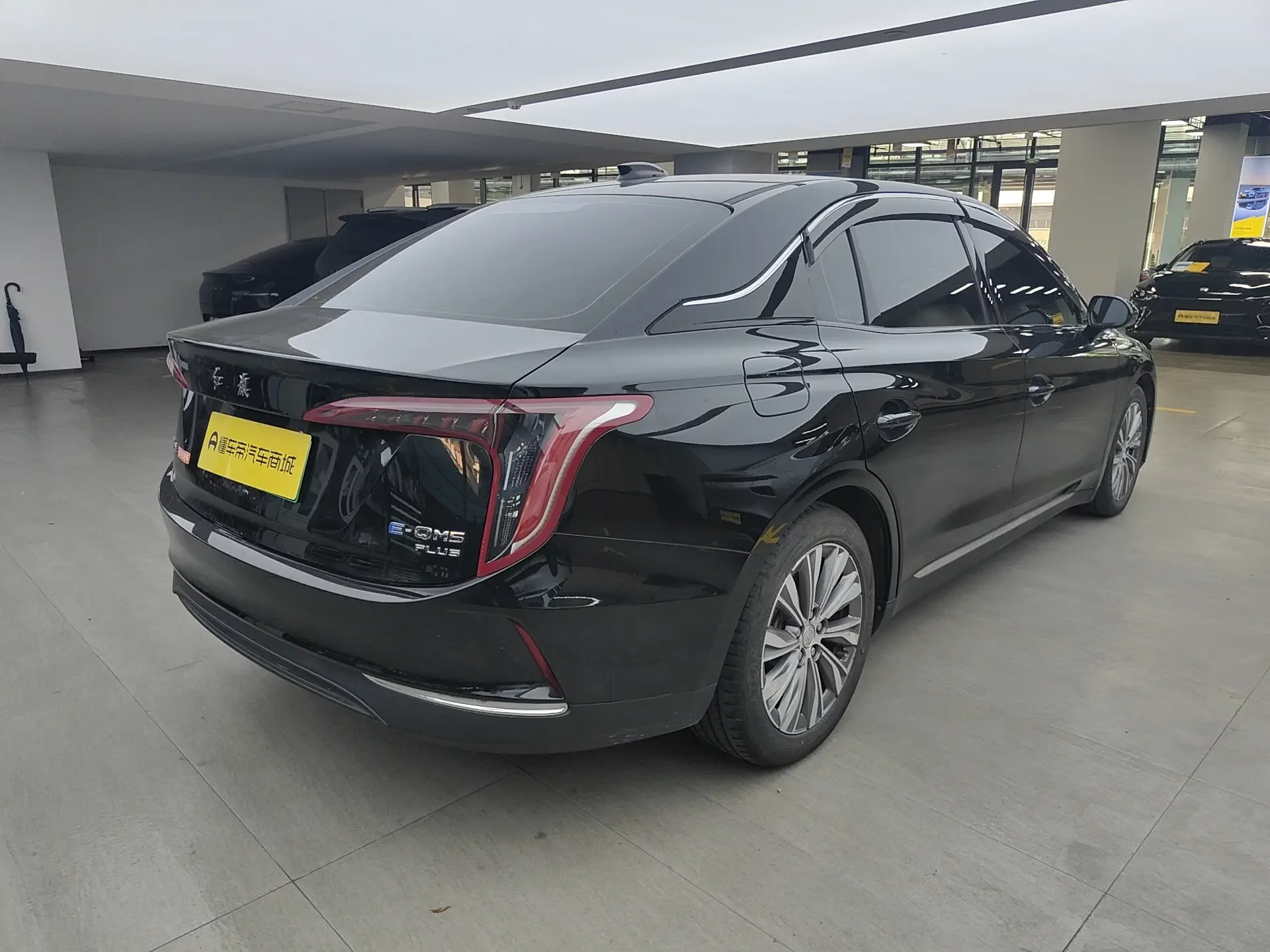 Hongqi E-QM5