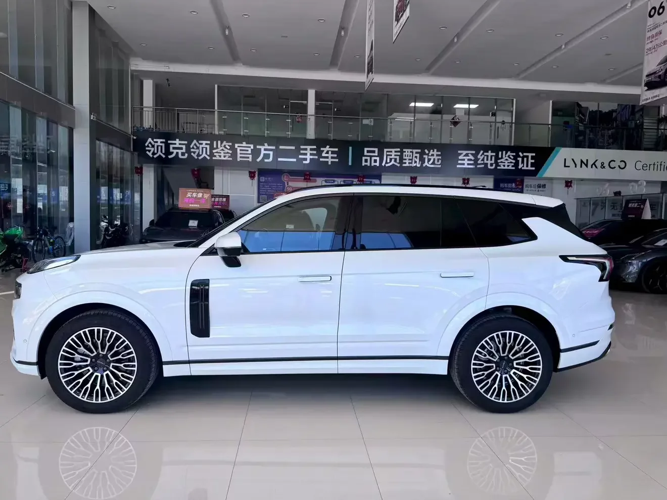 Lynk & Co 09