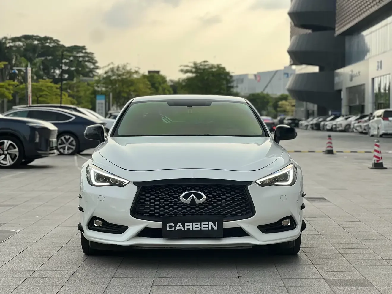 Infiniti Q60