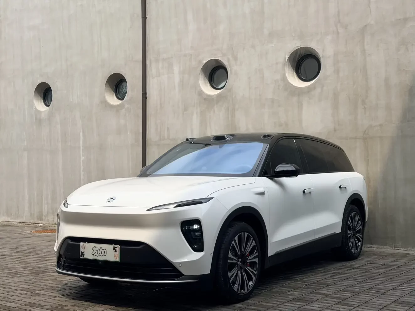 NIO ES8