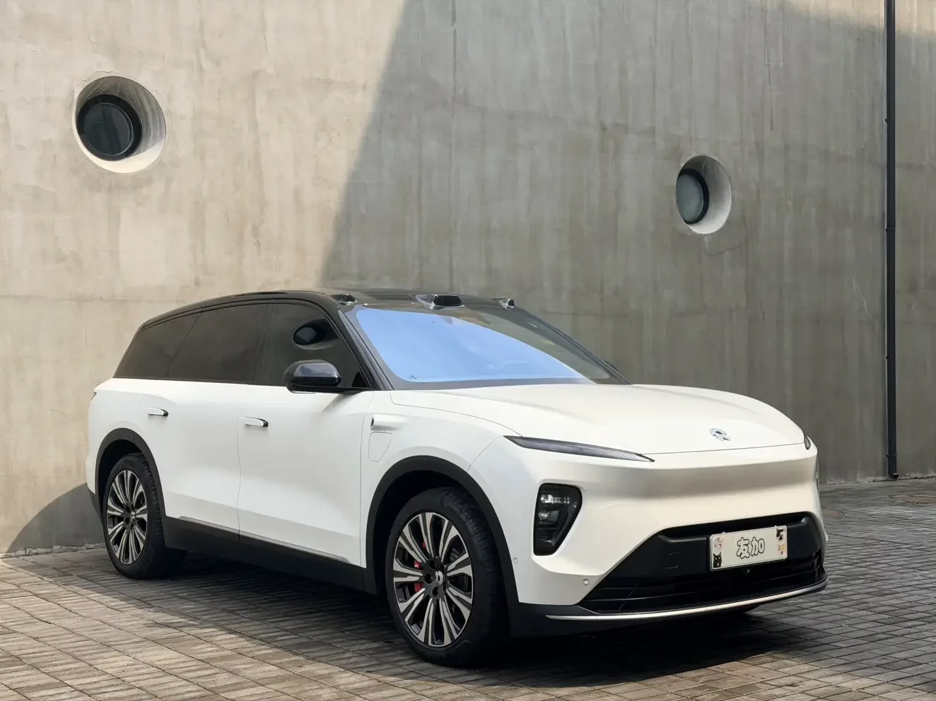 NIO ES8