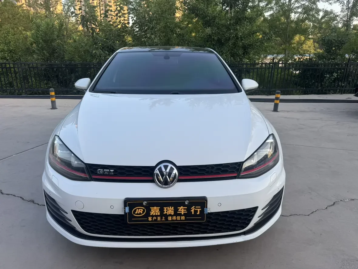 Volkswagen Golf GTI
