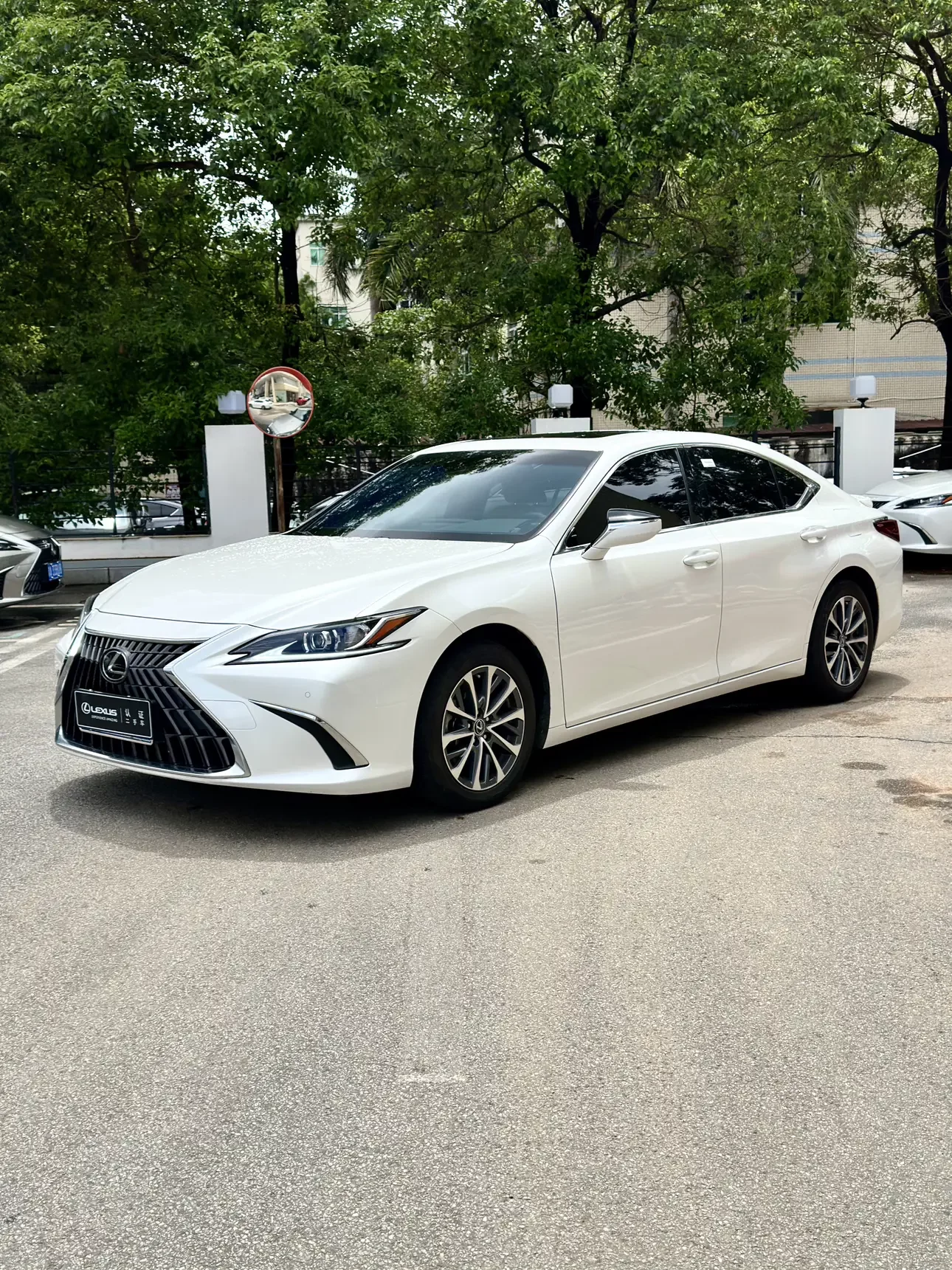 Lexus ES