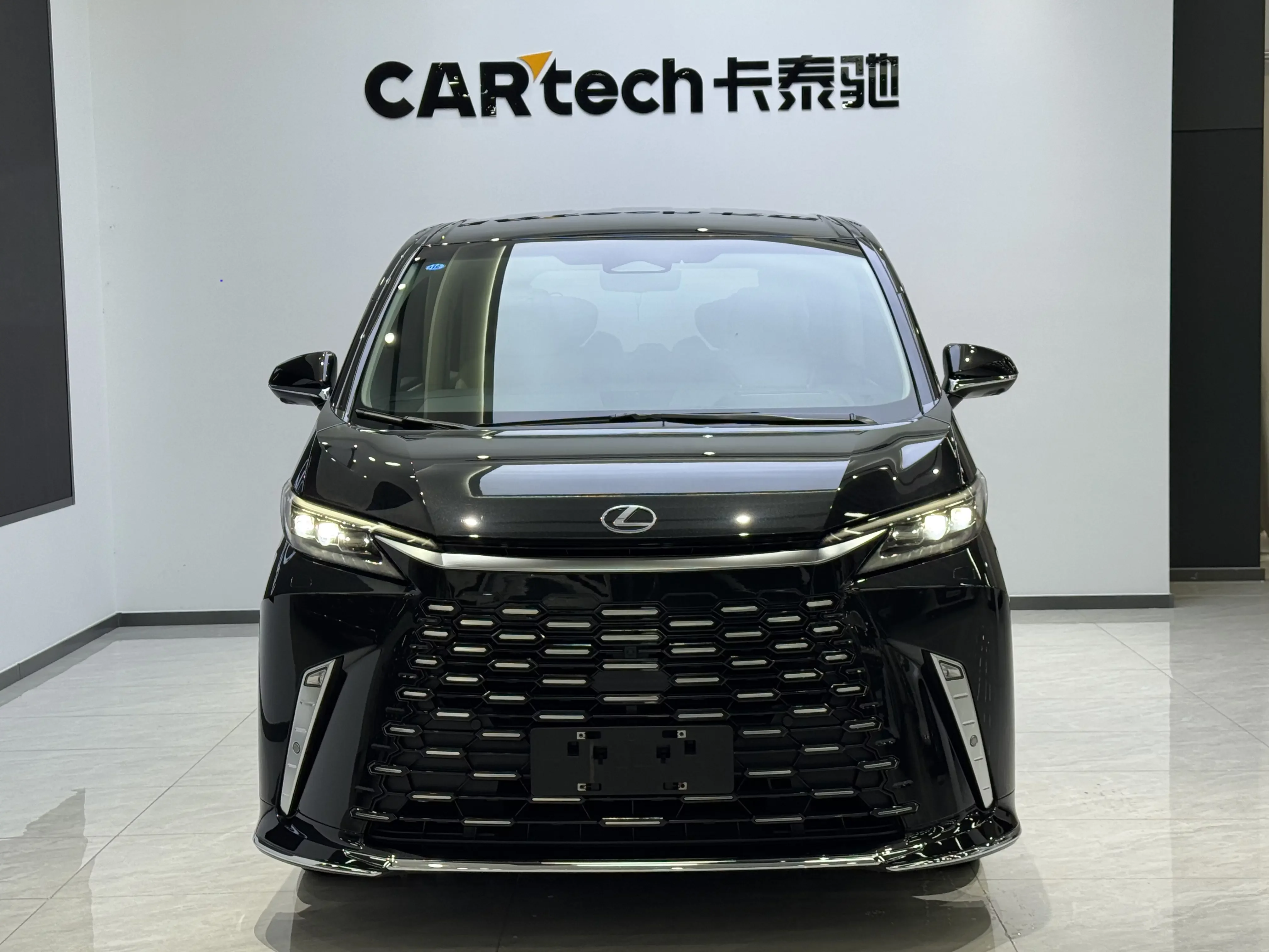 Lexus LM