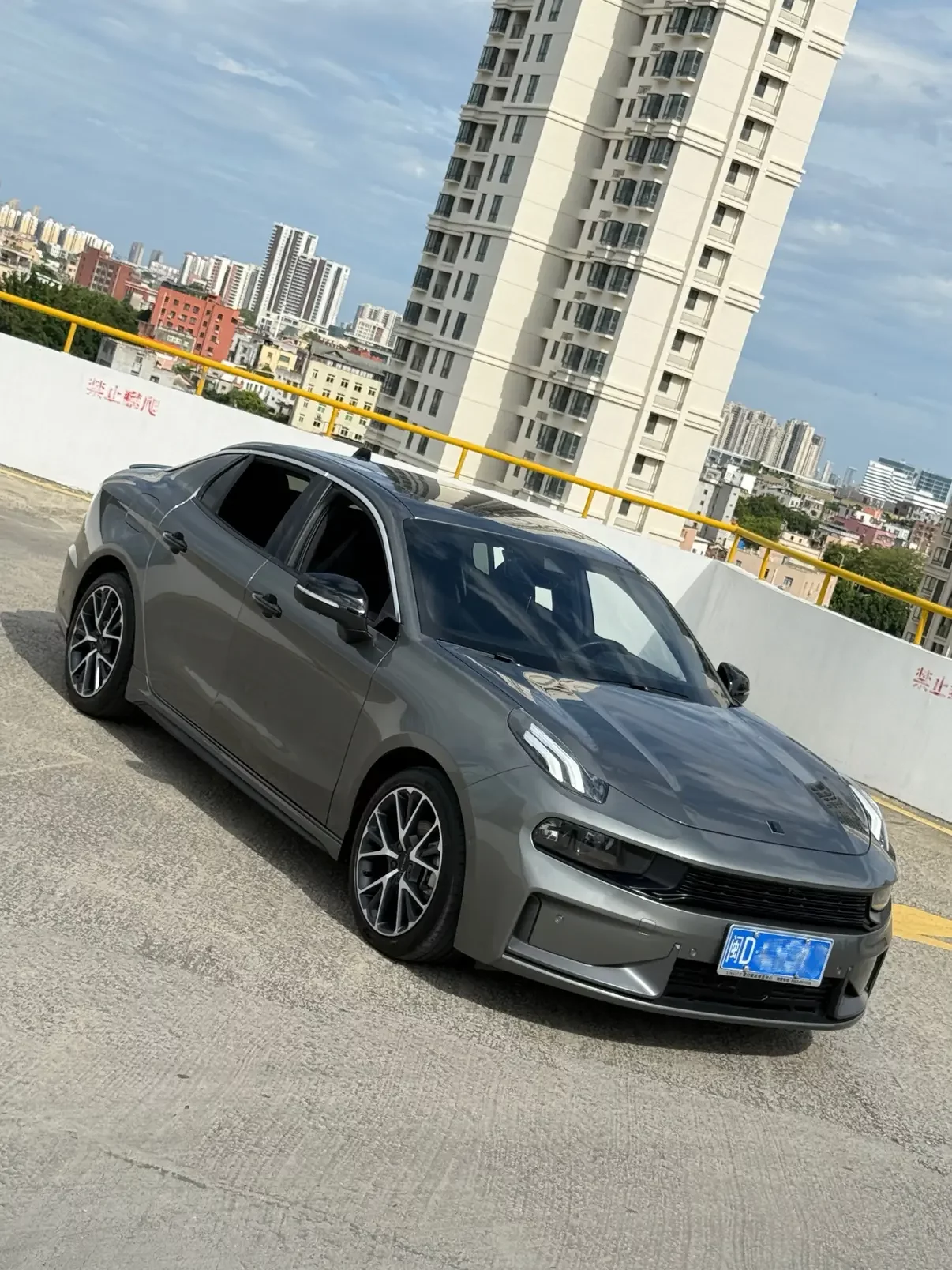 Lynk & Co 03