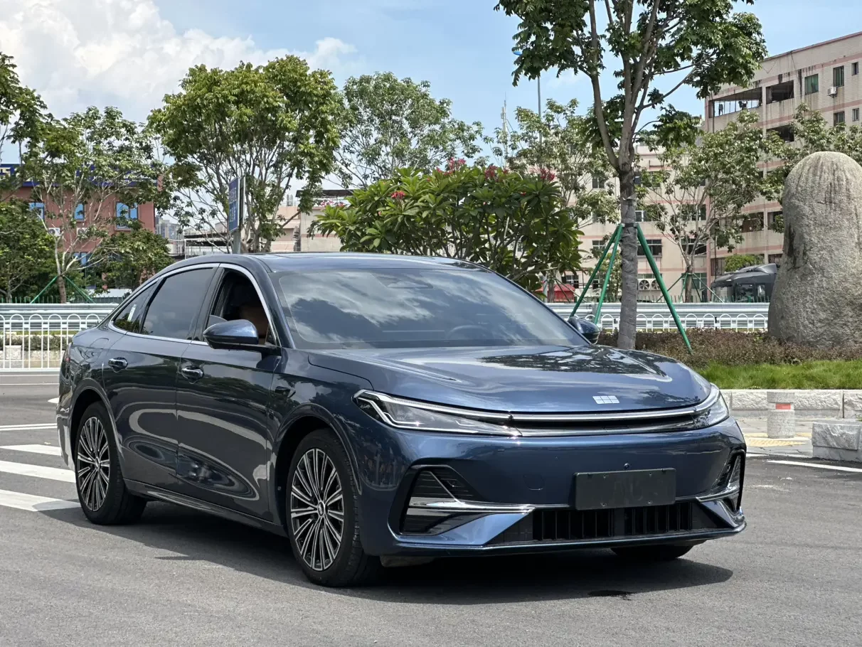 Geely Galaxy A7 EM