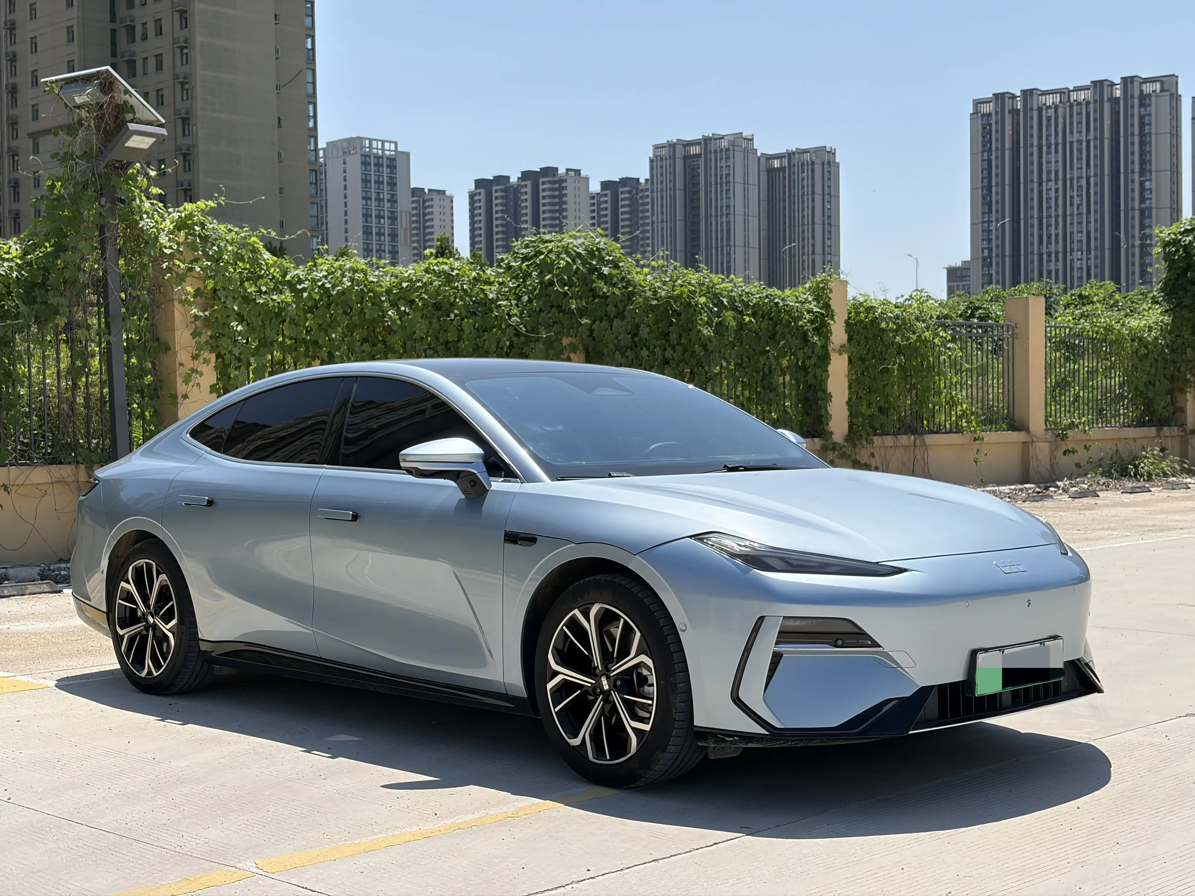 Geely Galaxy E8