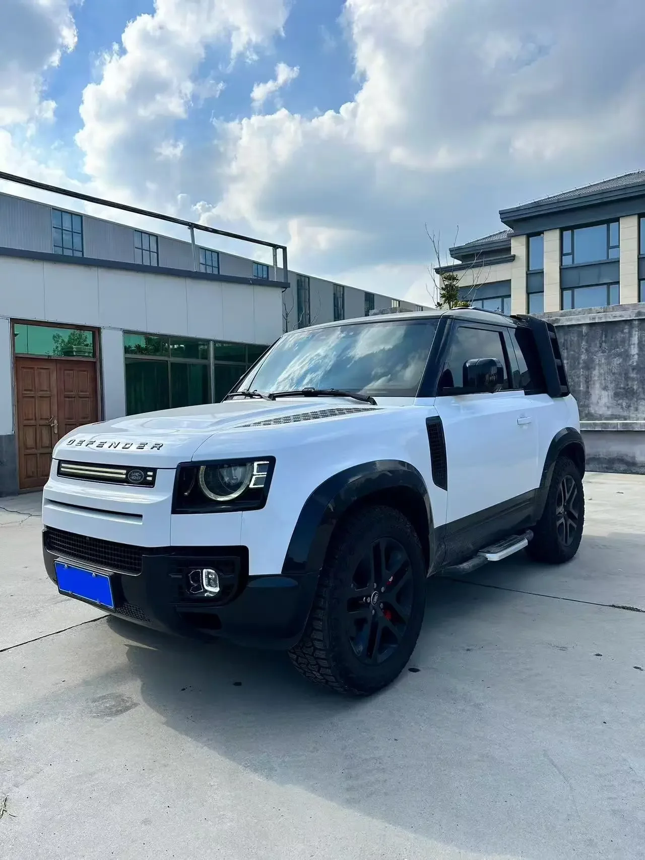 Land Rover guard