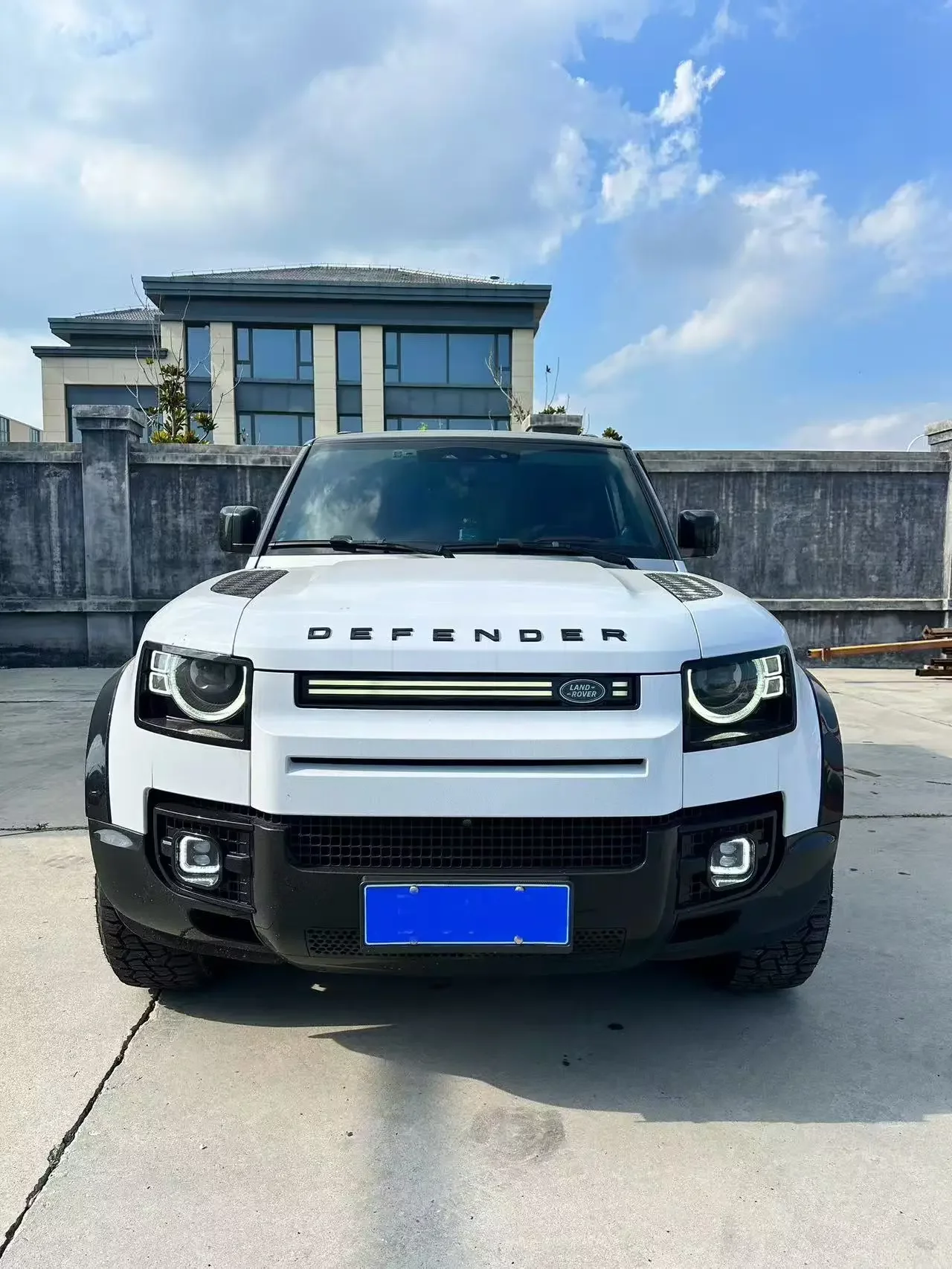 Land Rover guard