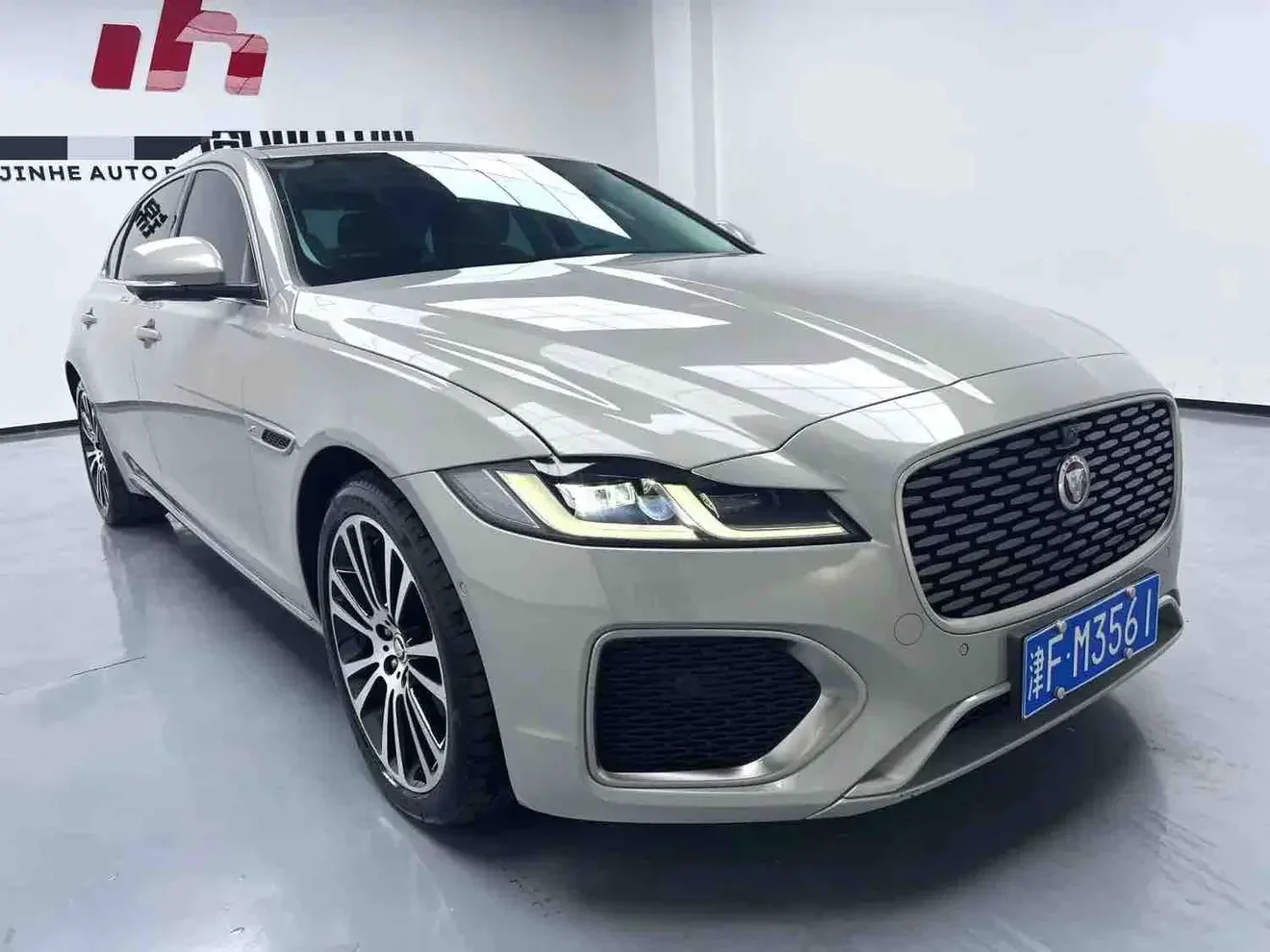 Jaguar XFL
