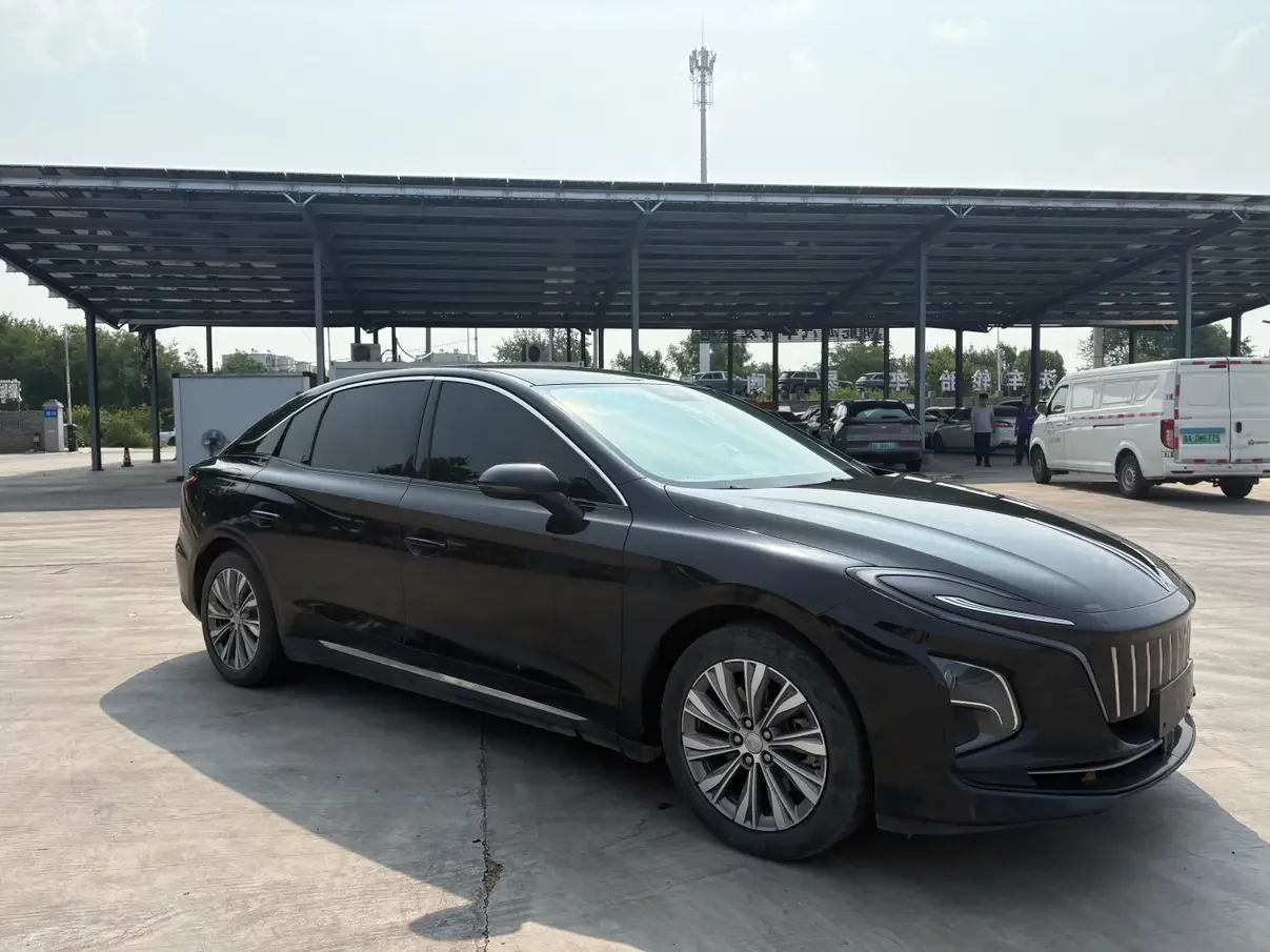 Hongqi E-QM5