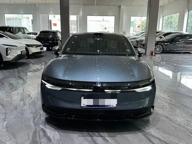 ZEEKR 007