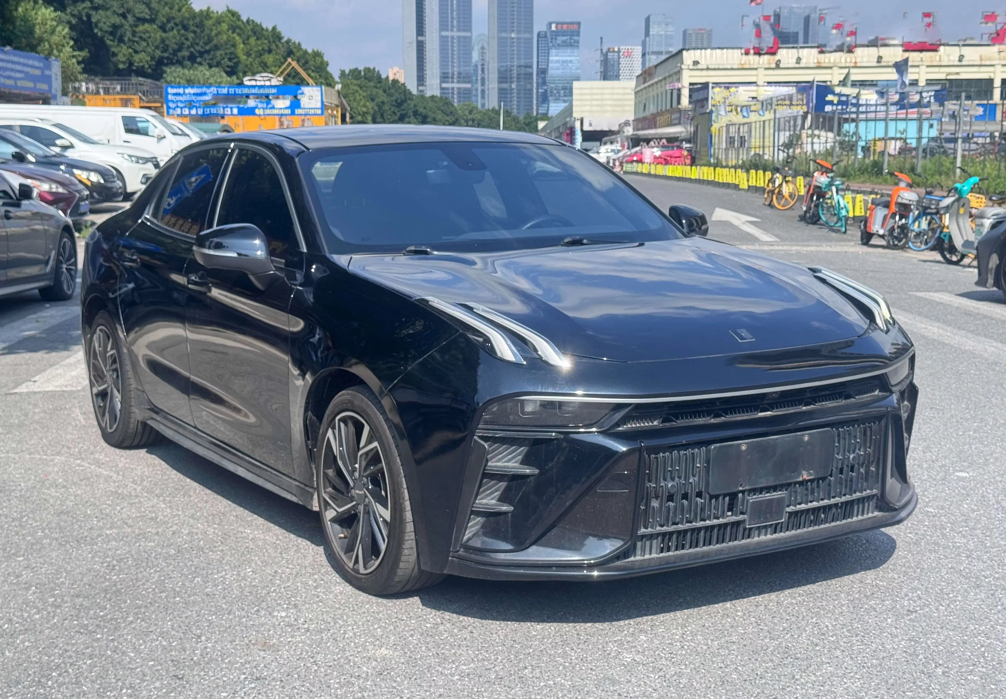 Lynk & Co 03