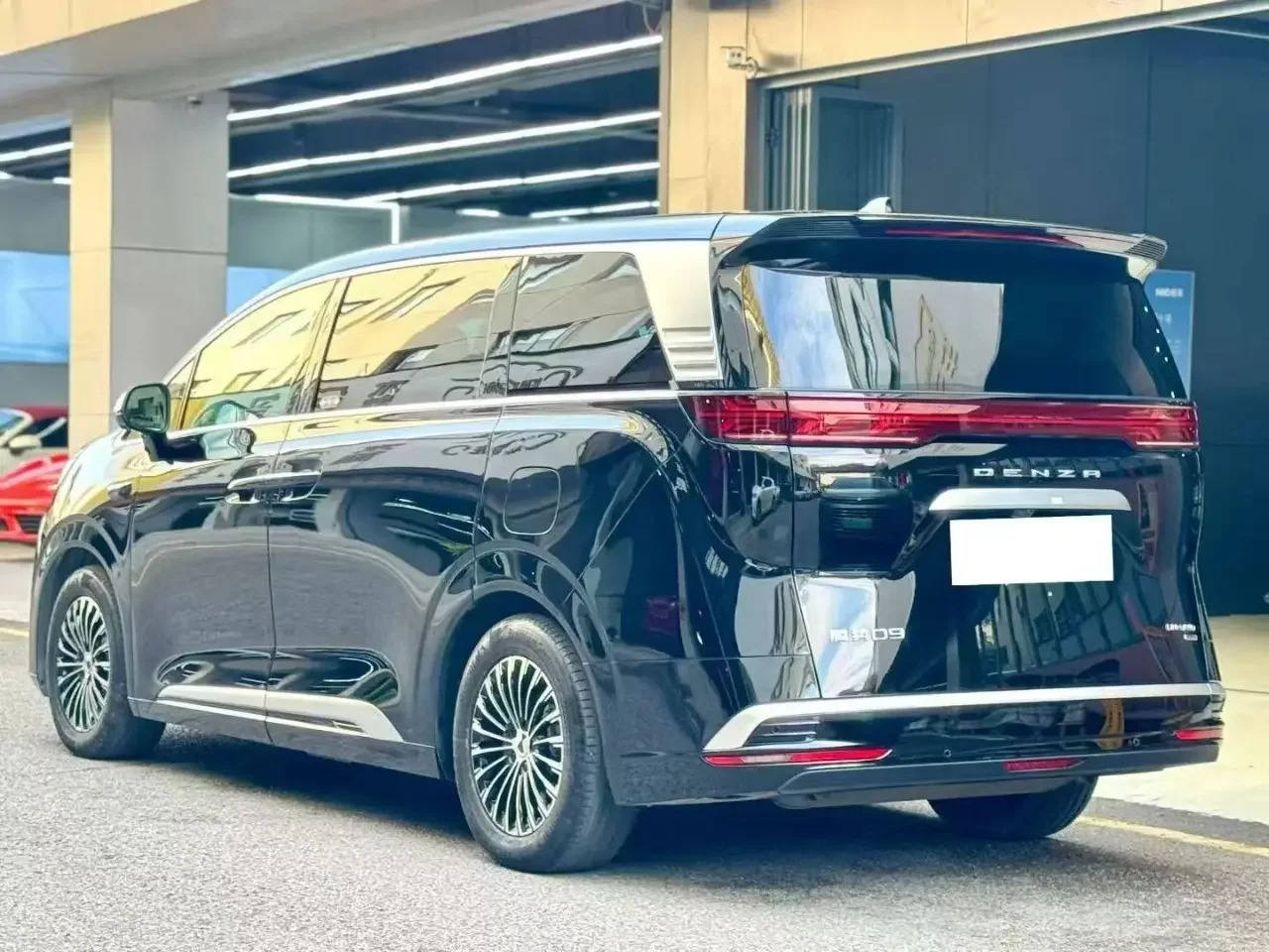 Denza D9 DM