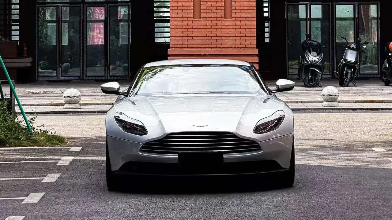 Aston Martin DB11