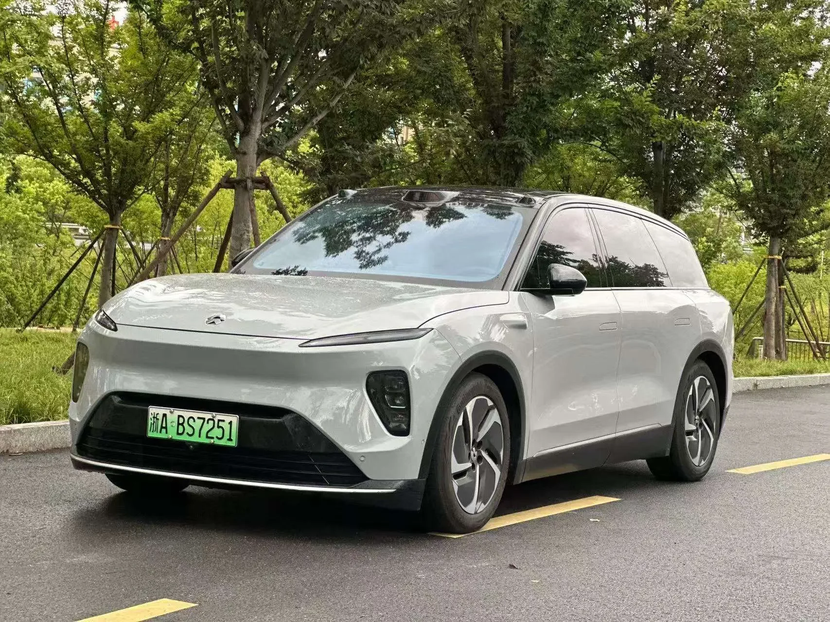 NIO ES8