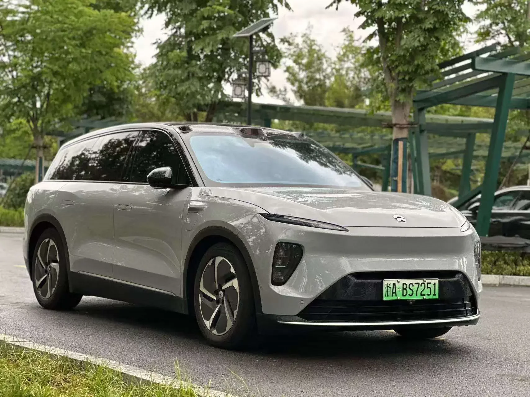 NIO ES8