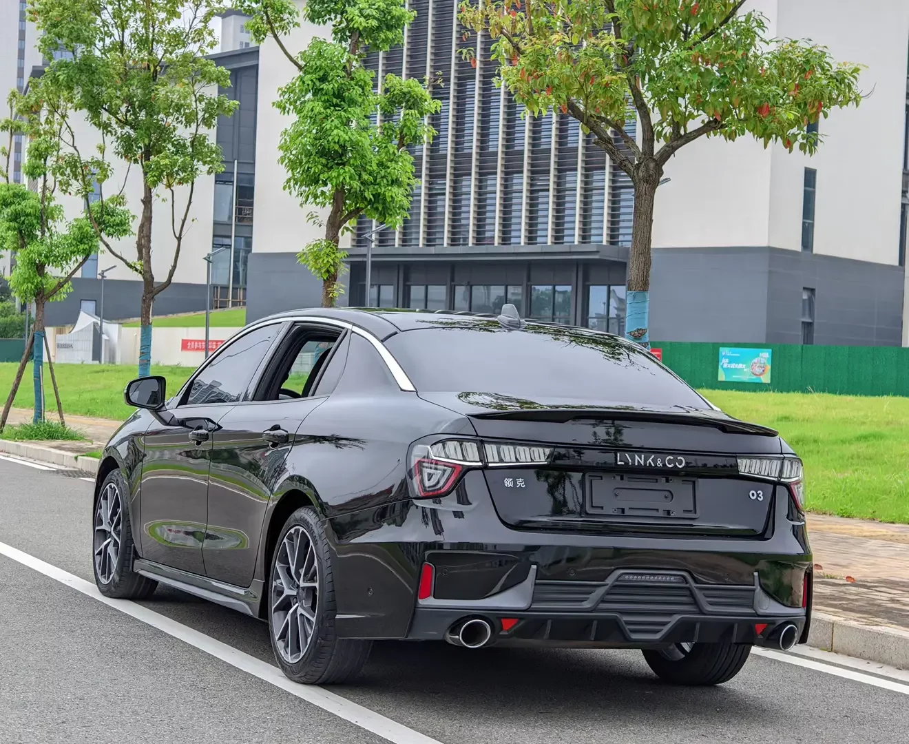 Lynk & Co 03