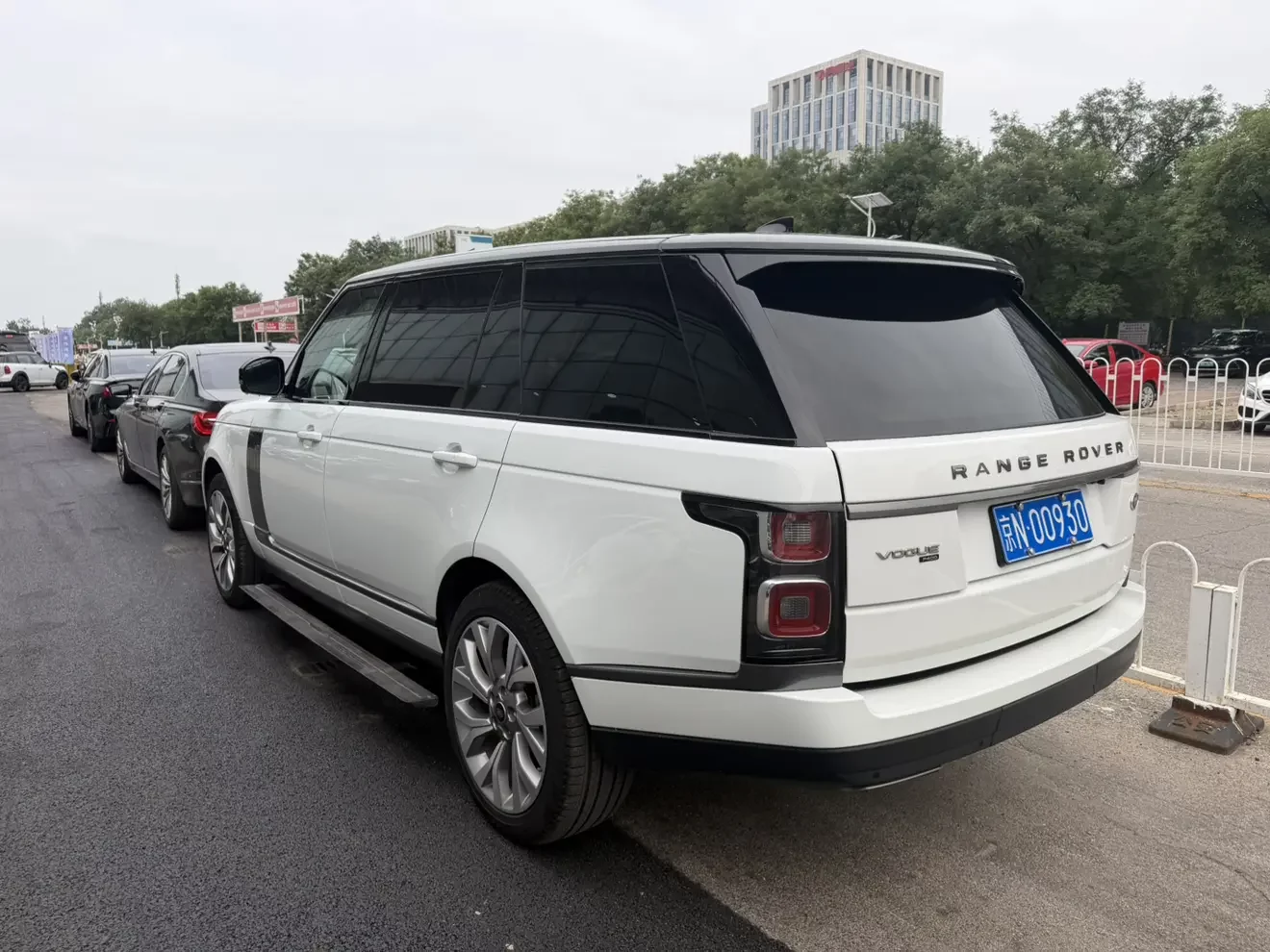 Land Rover range rover