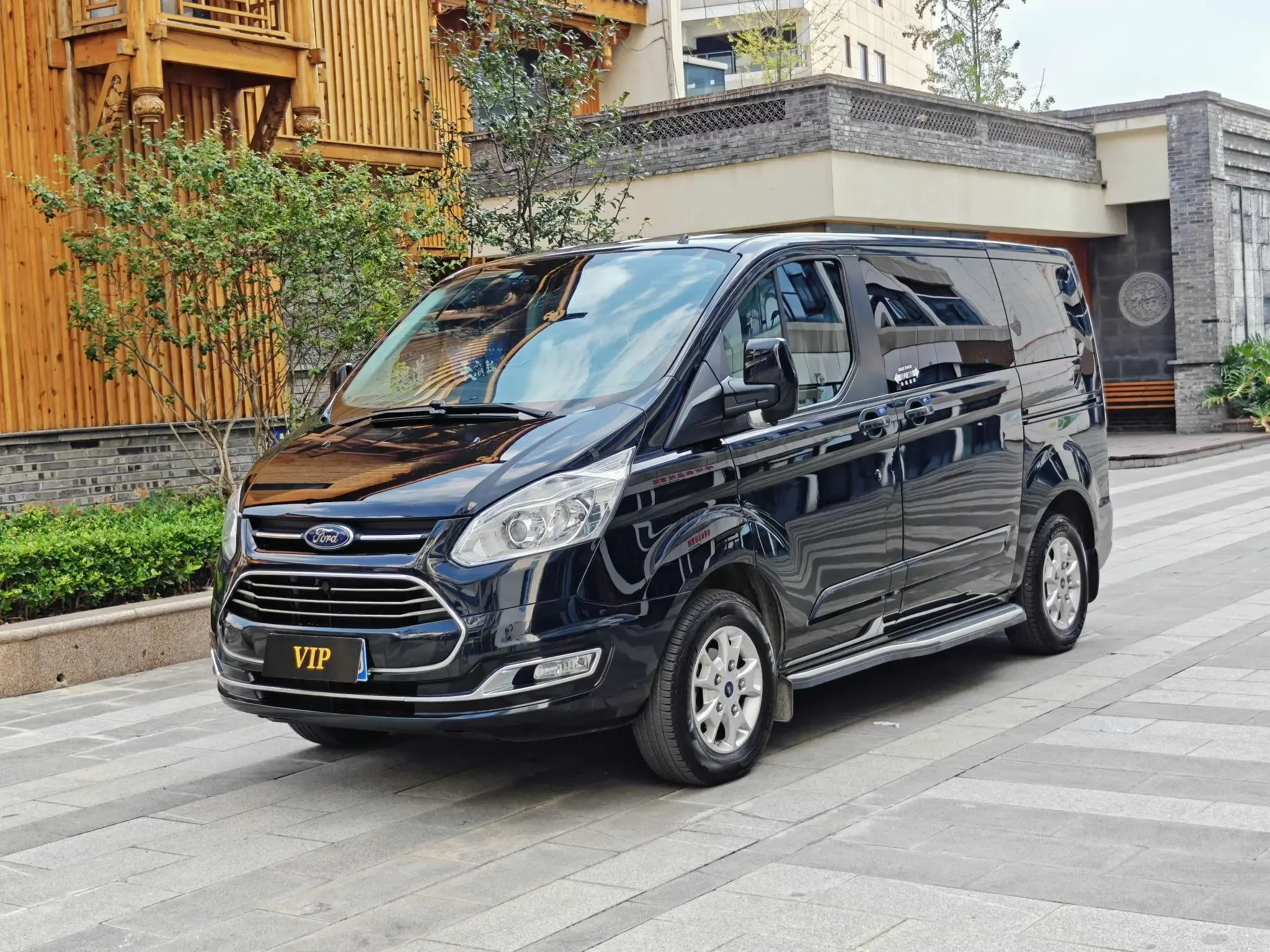 Ford Toureo