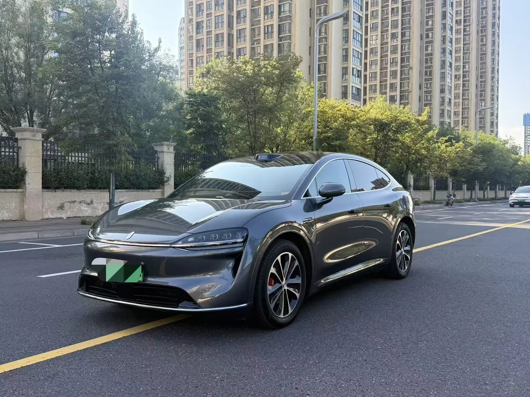 Luxeed Zhijie R7
