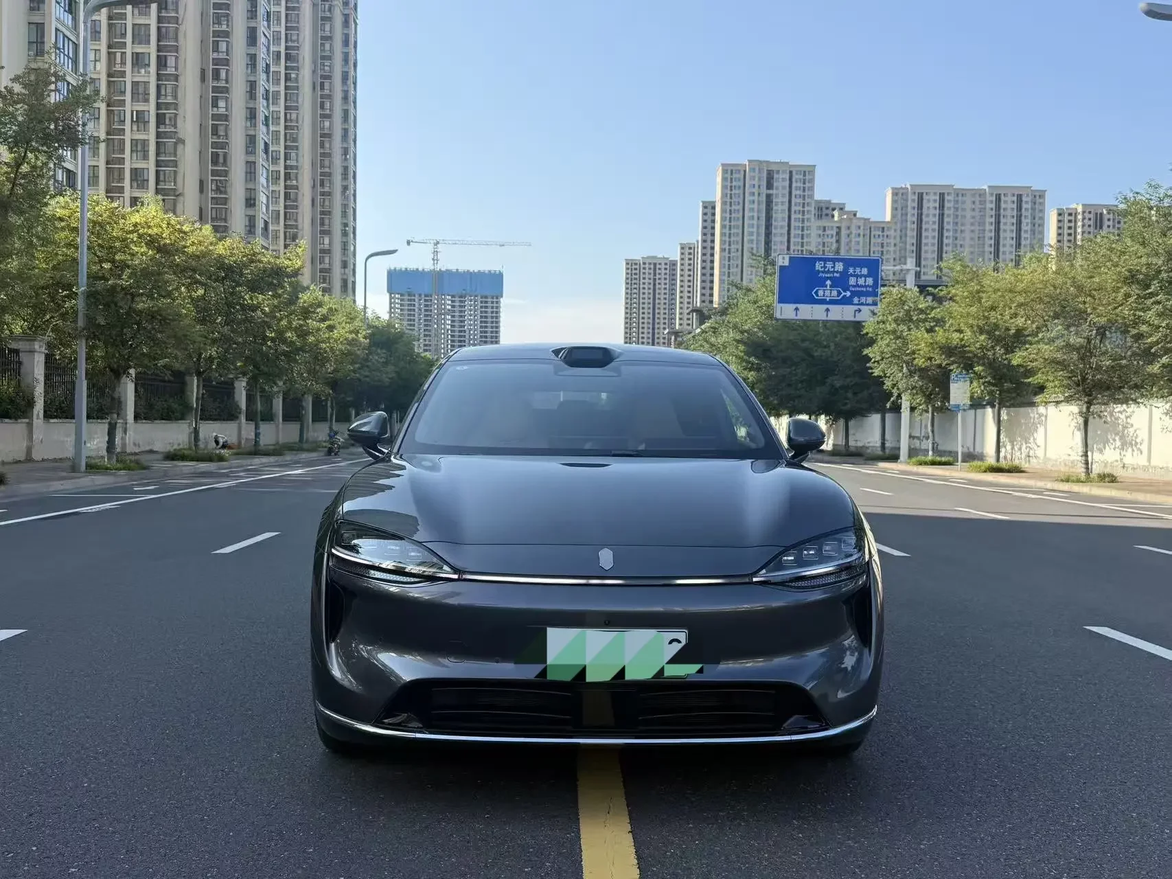 Luxeed Zhijie R7