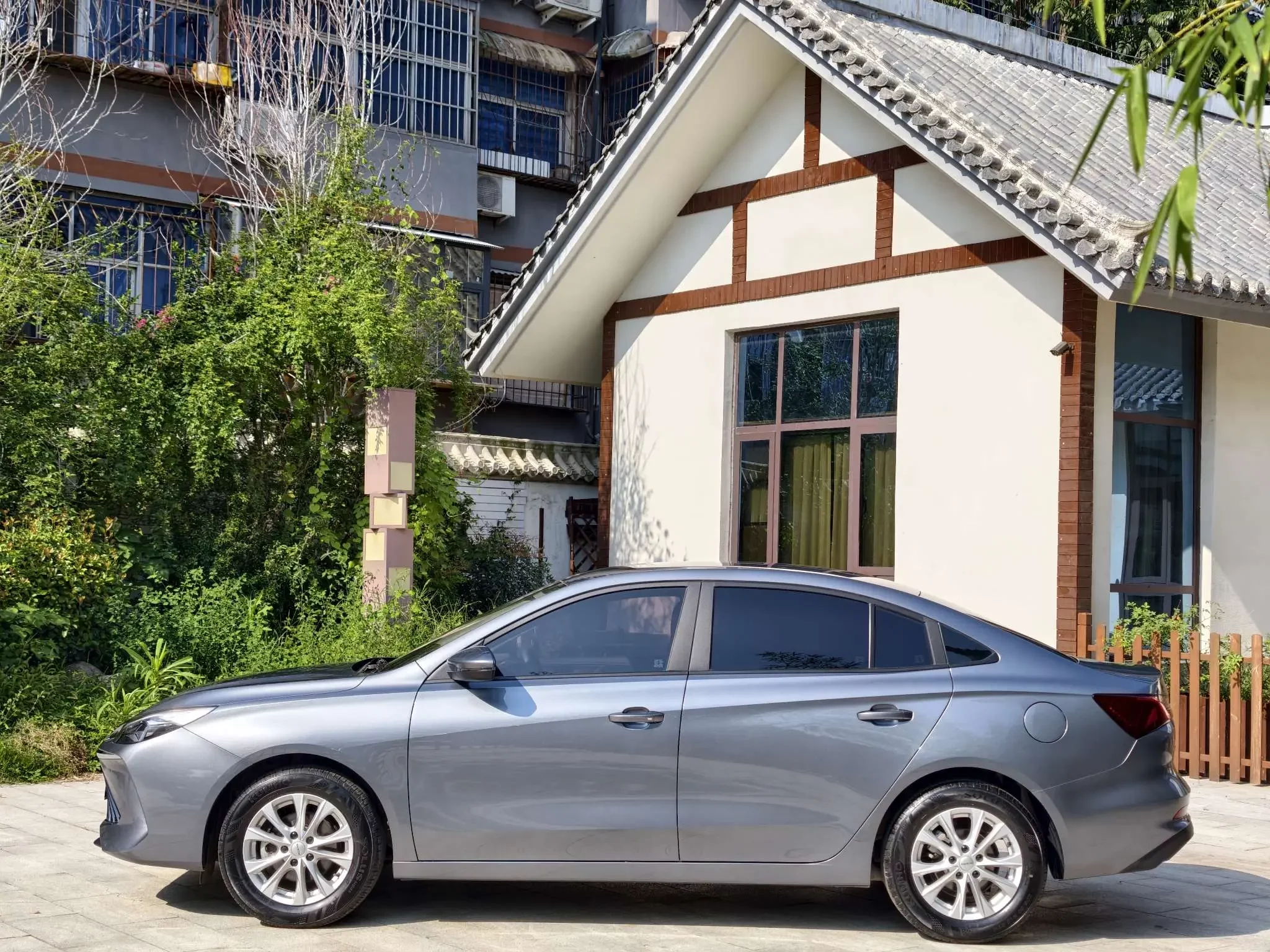 Roewe i5