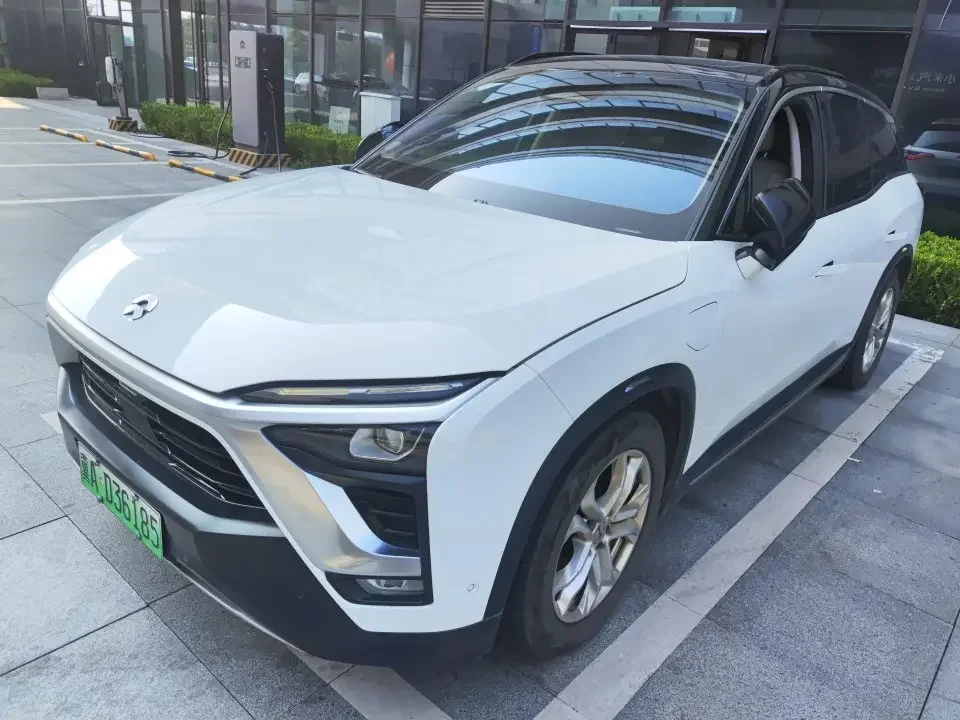 NIO ES8