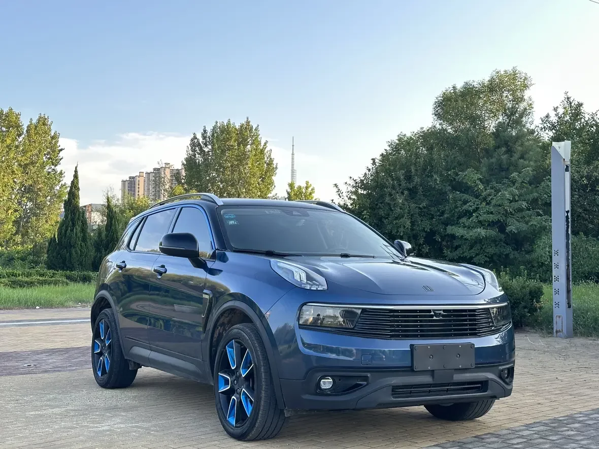 Lynk & Co 01