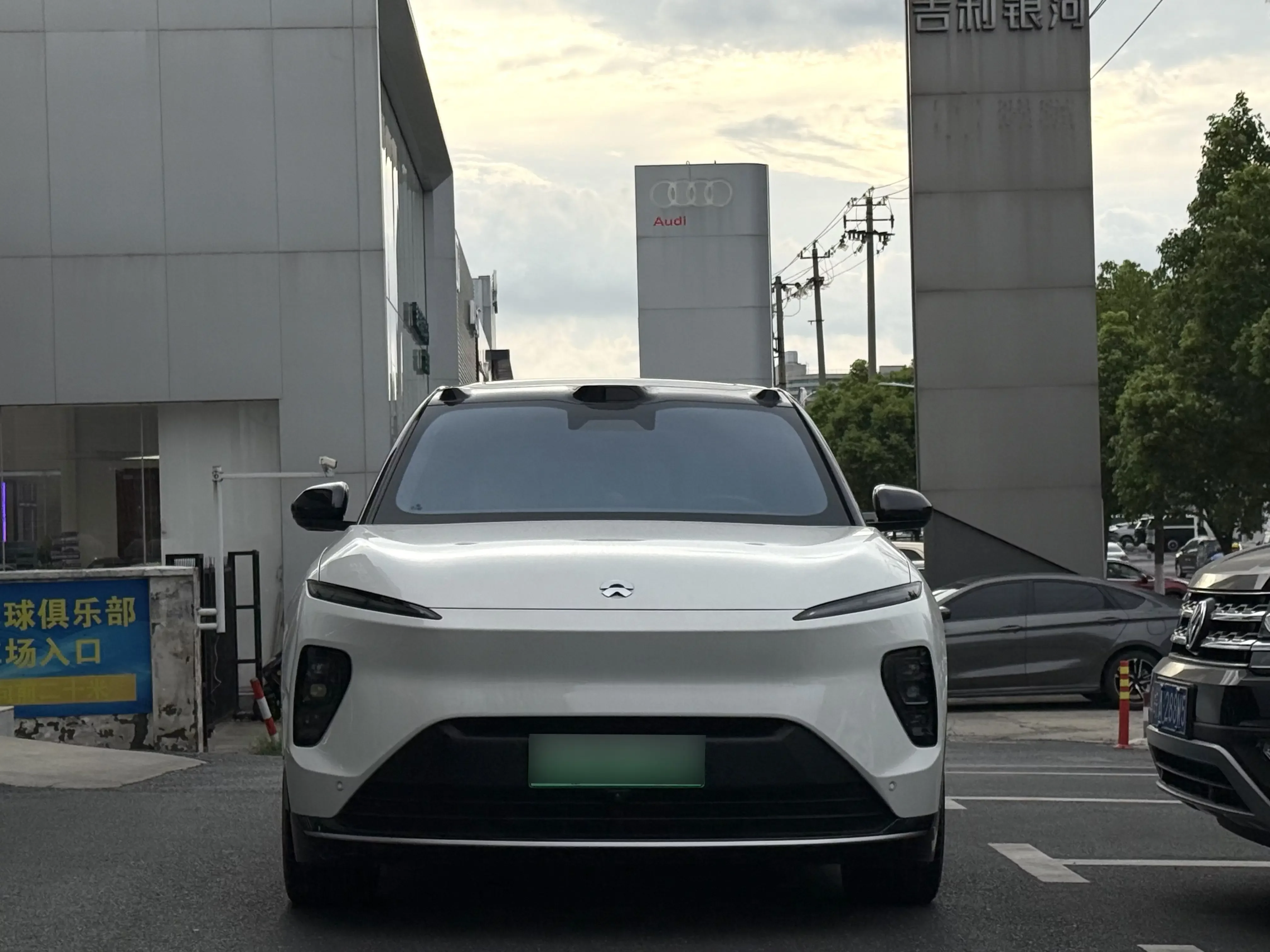 NIO ES8