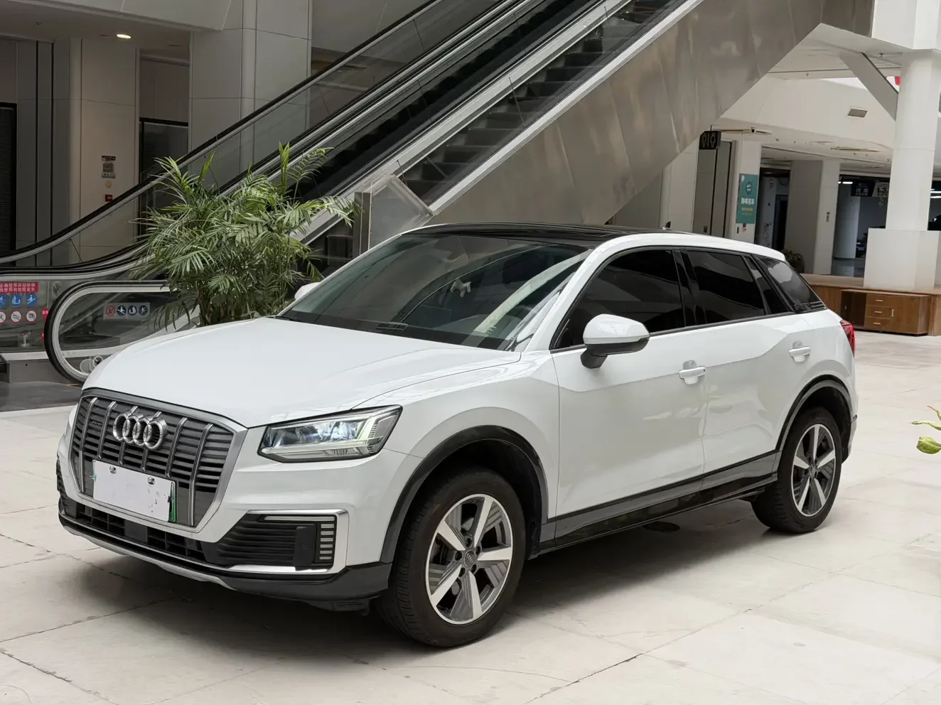 Audi Q2L e-tron