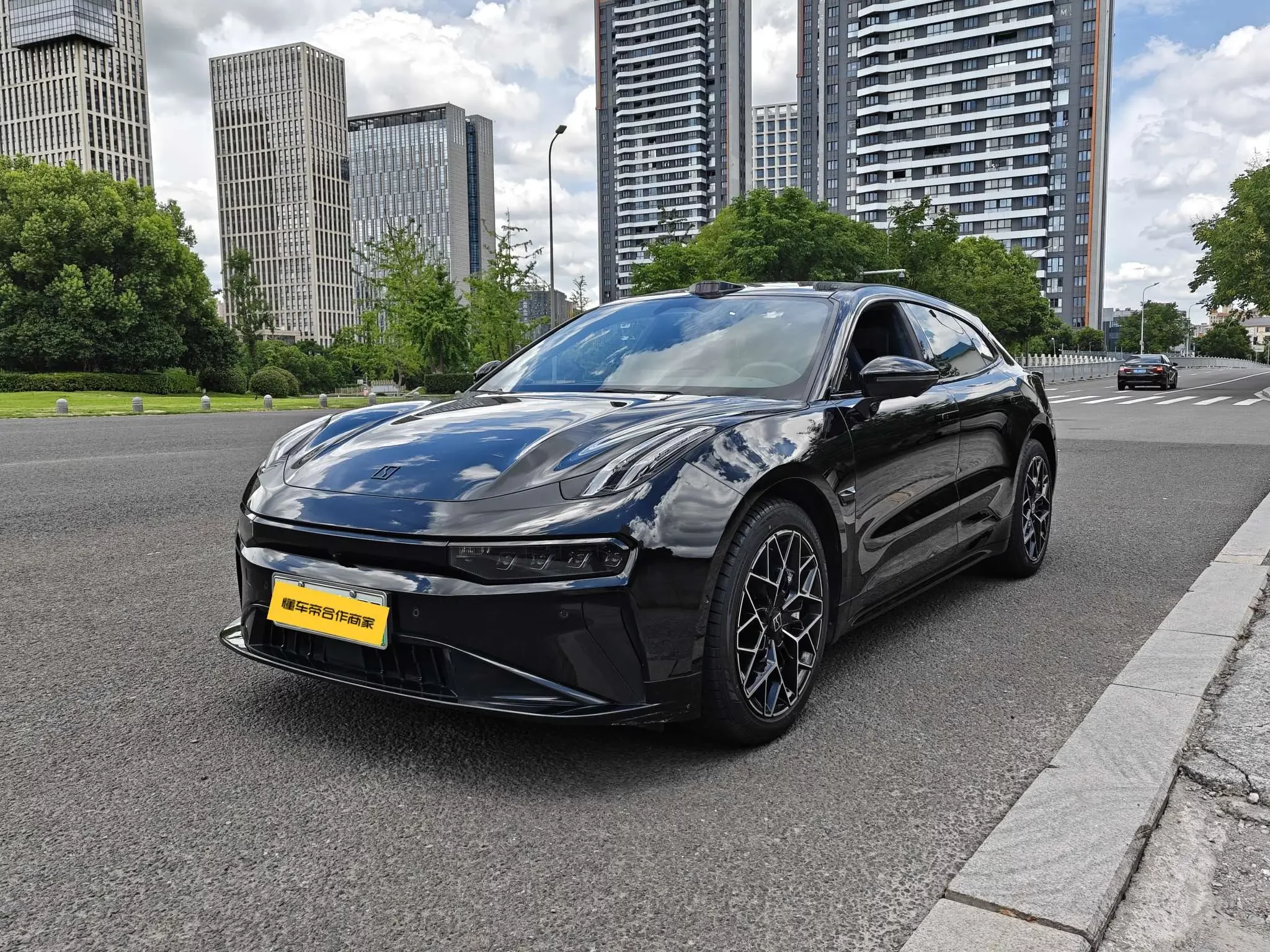 ZEEKR 001