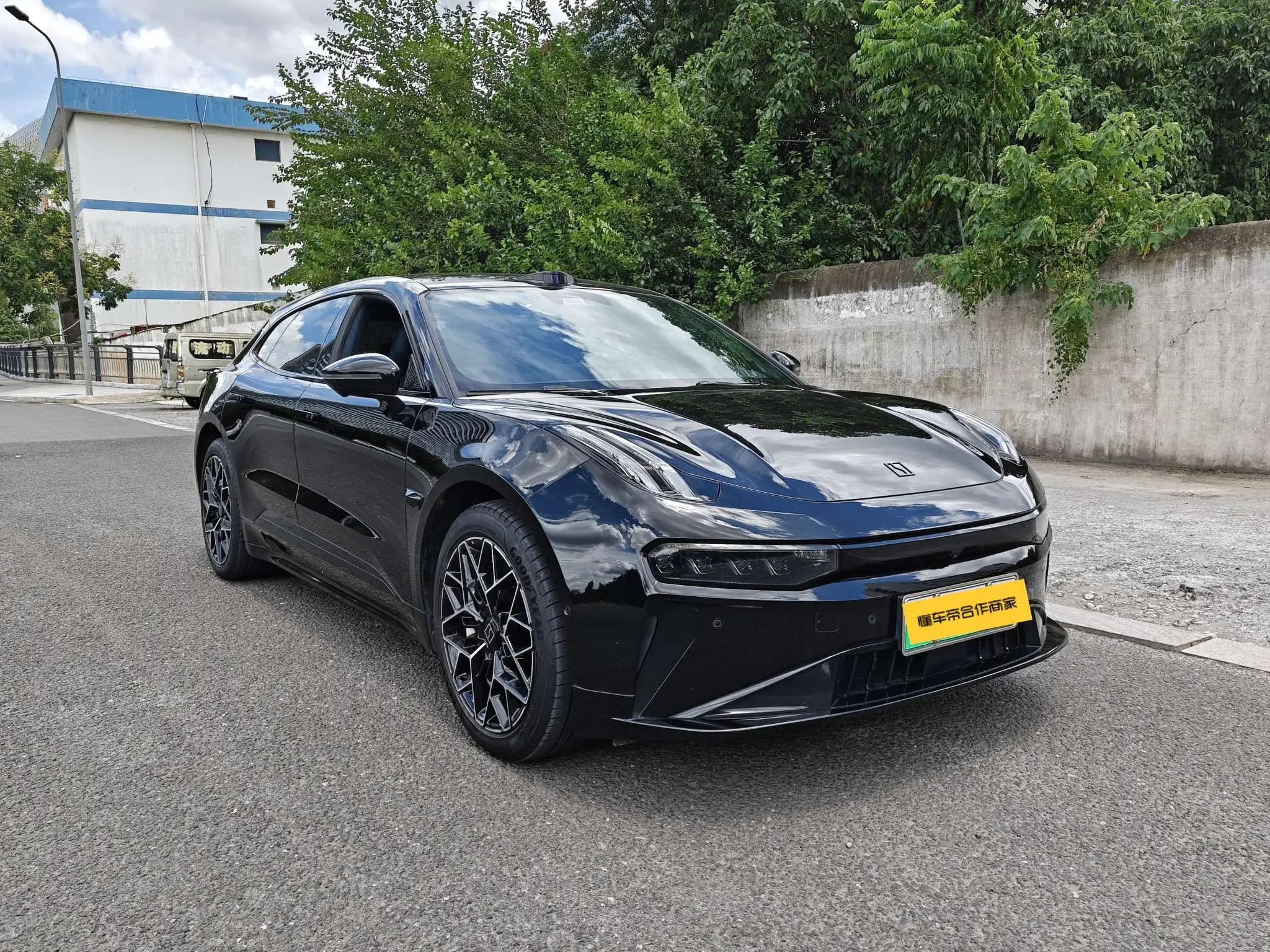ZEEKR 001