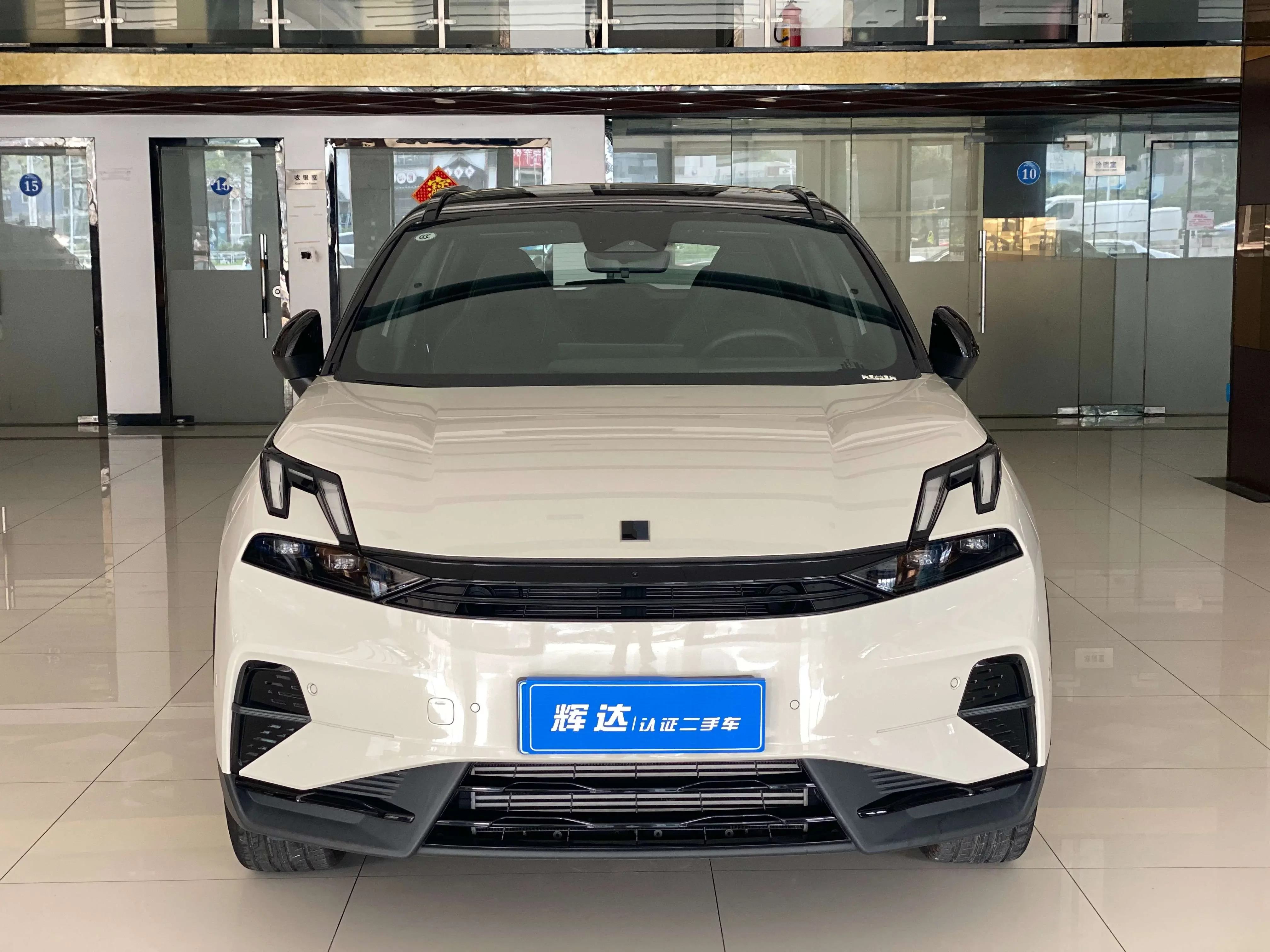 Lynk & Co 06