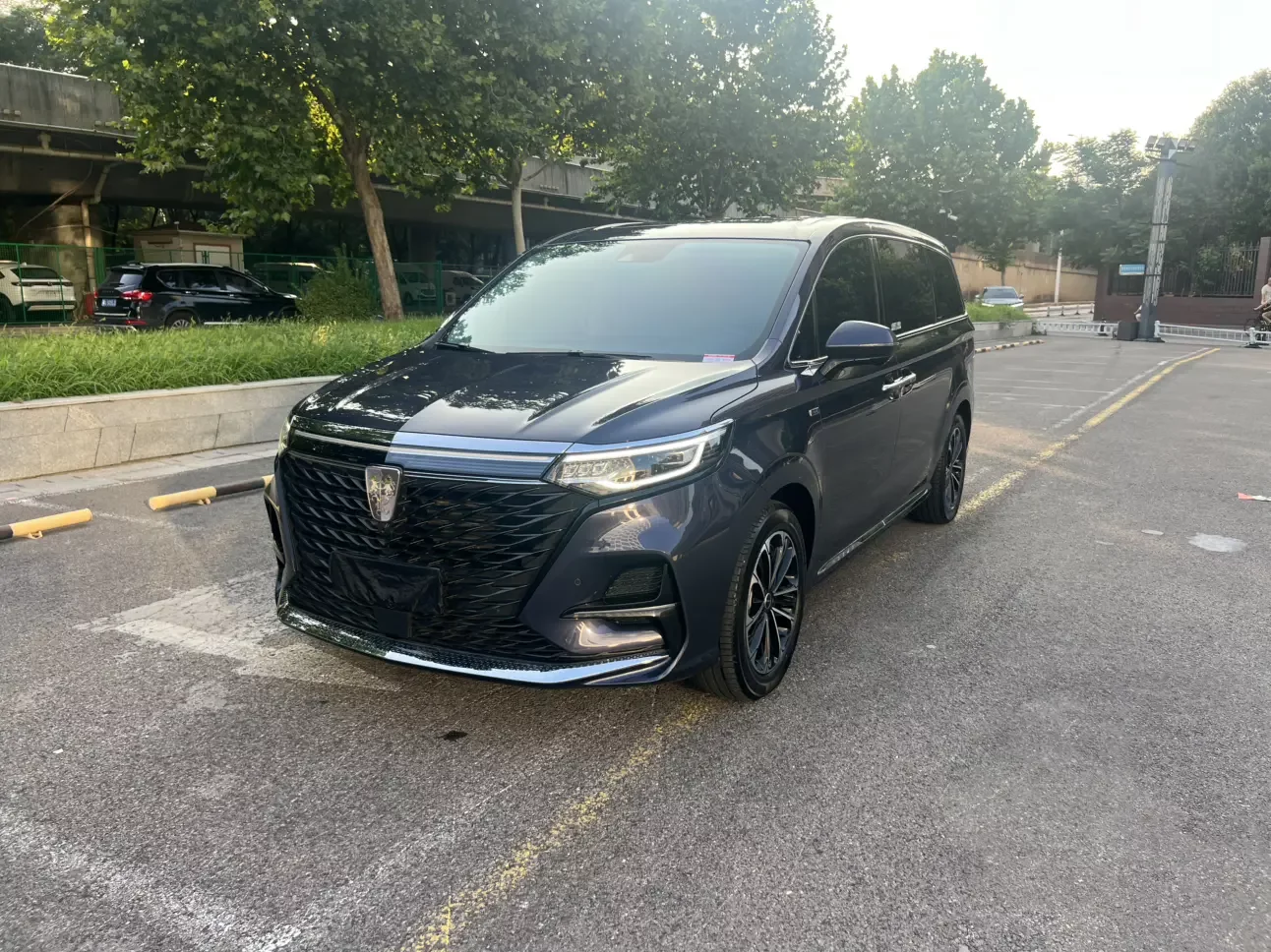 Roewe iMAX8