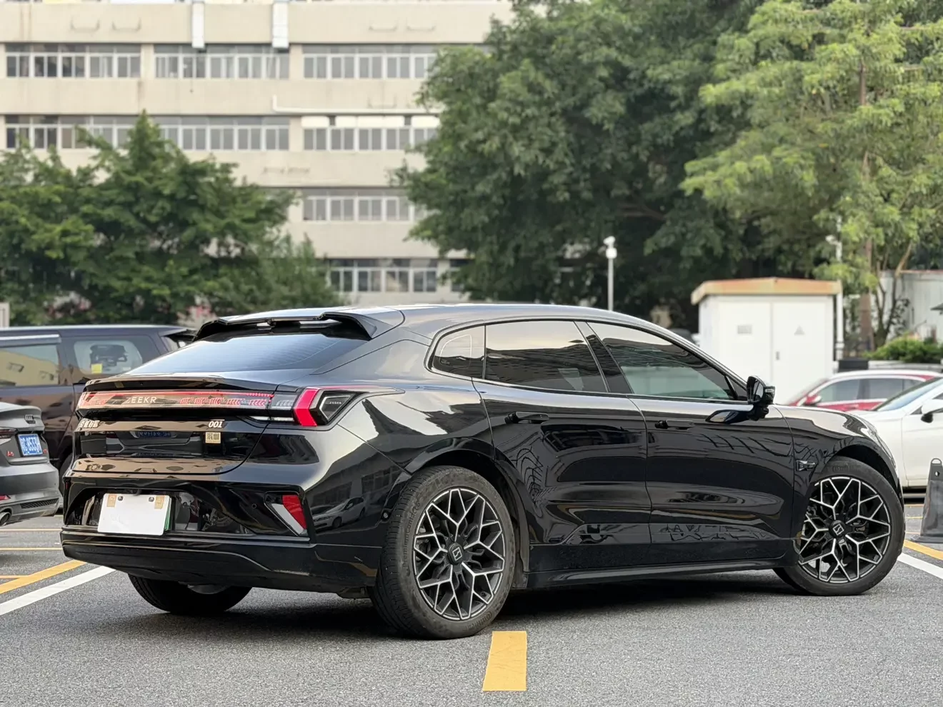 ZEEKR 001
