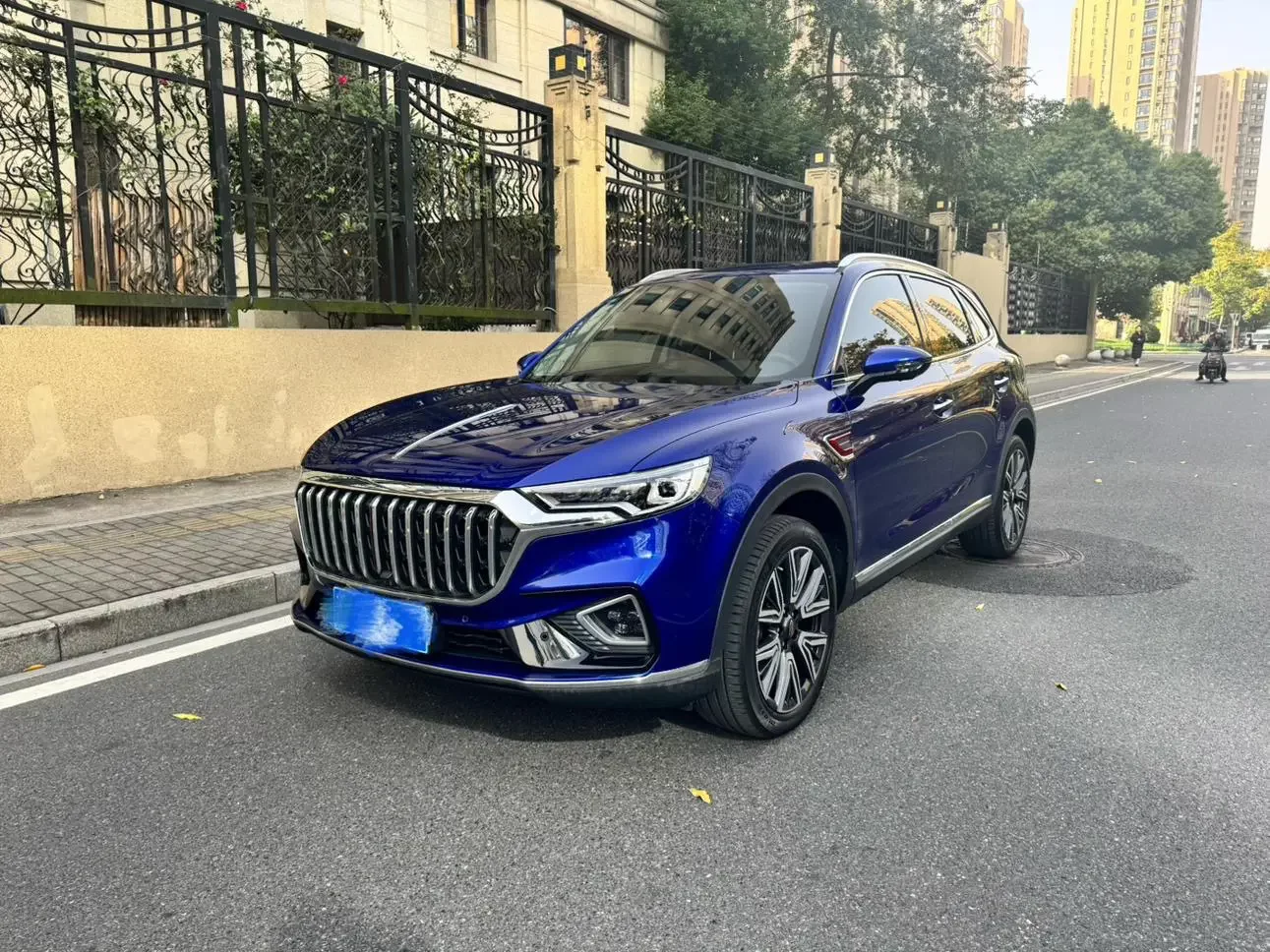 Hongqi HS5