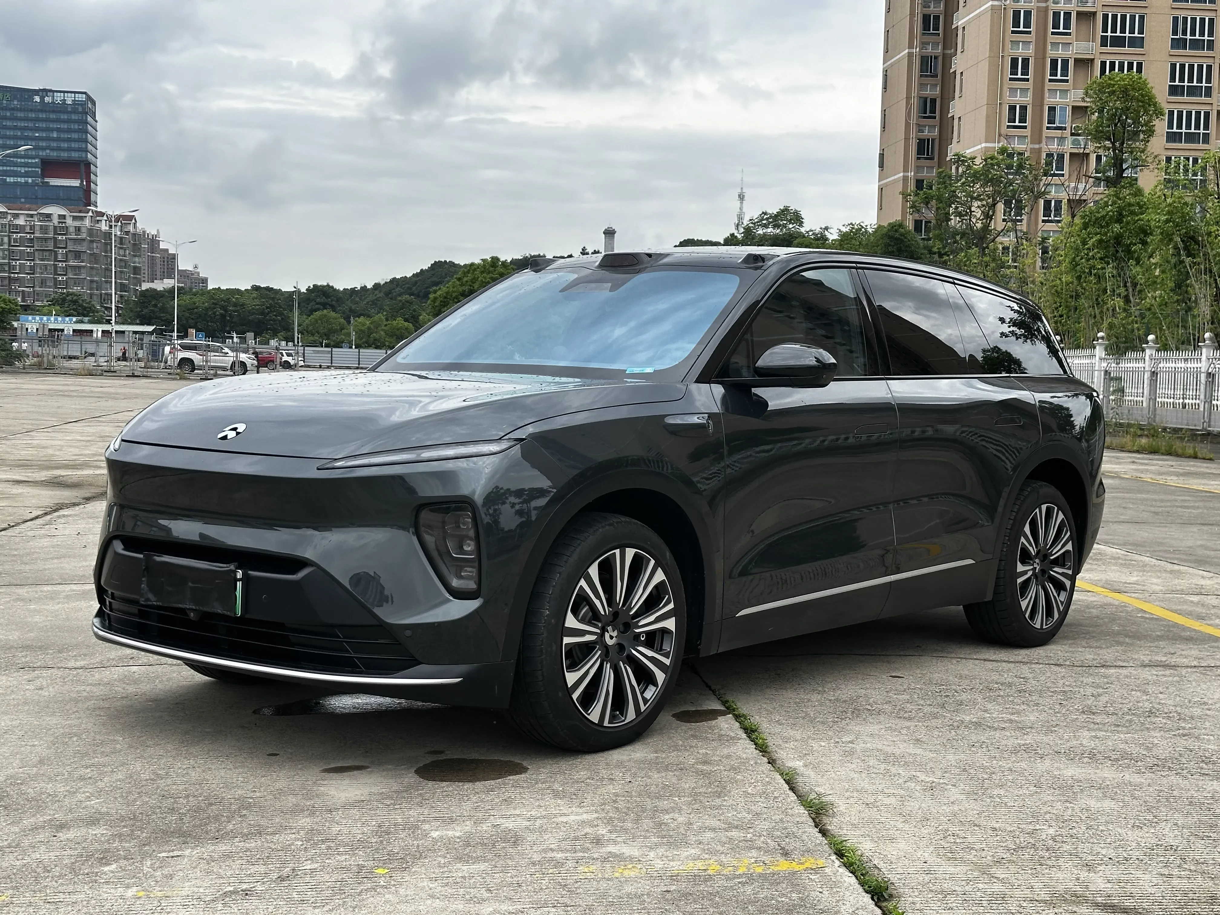 NIO ES8