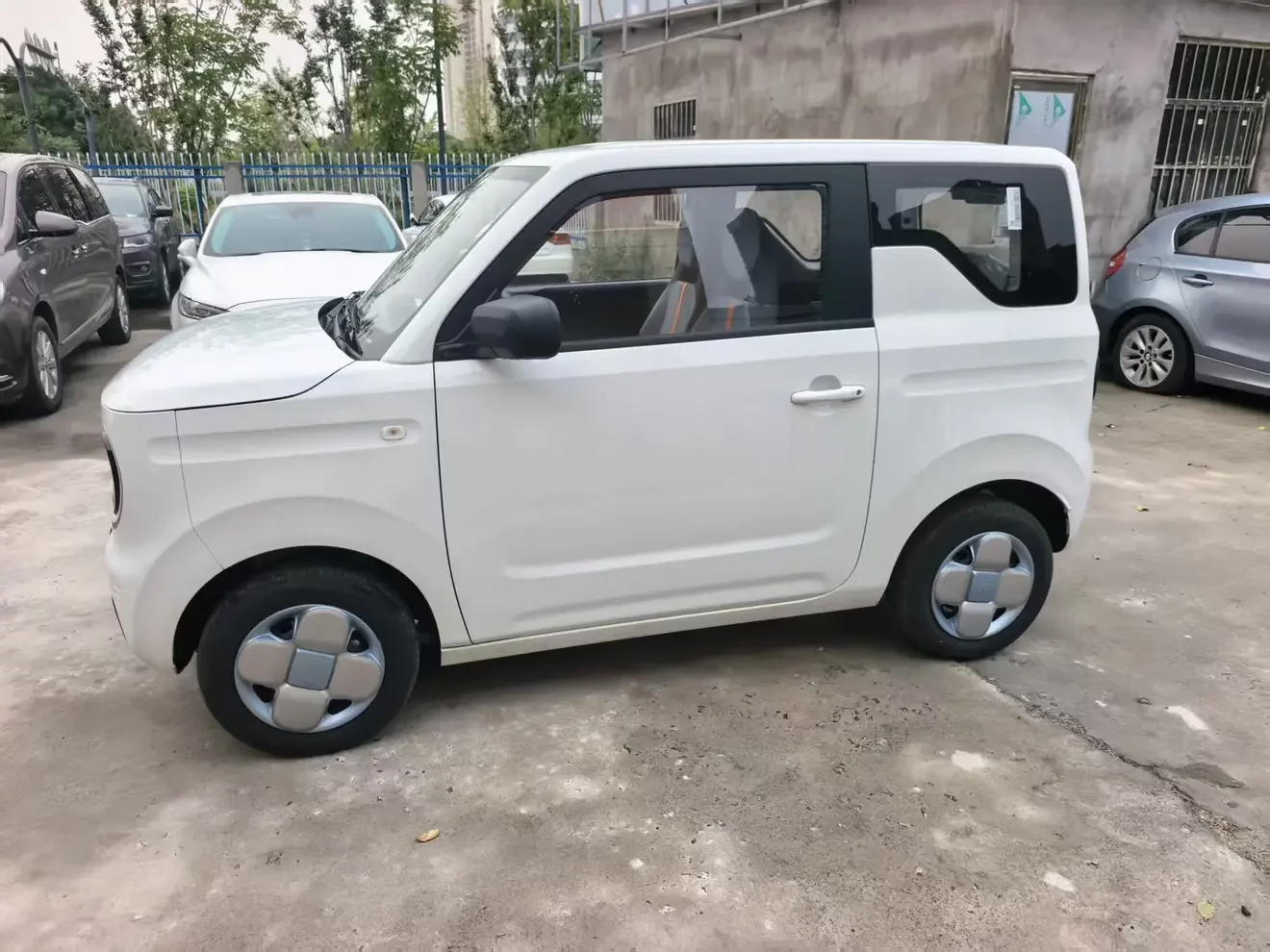 Geely panda