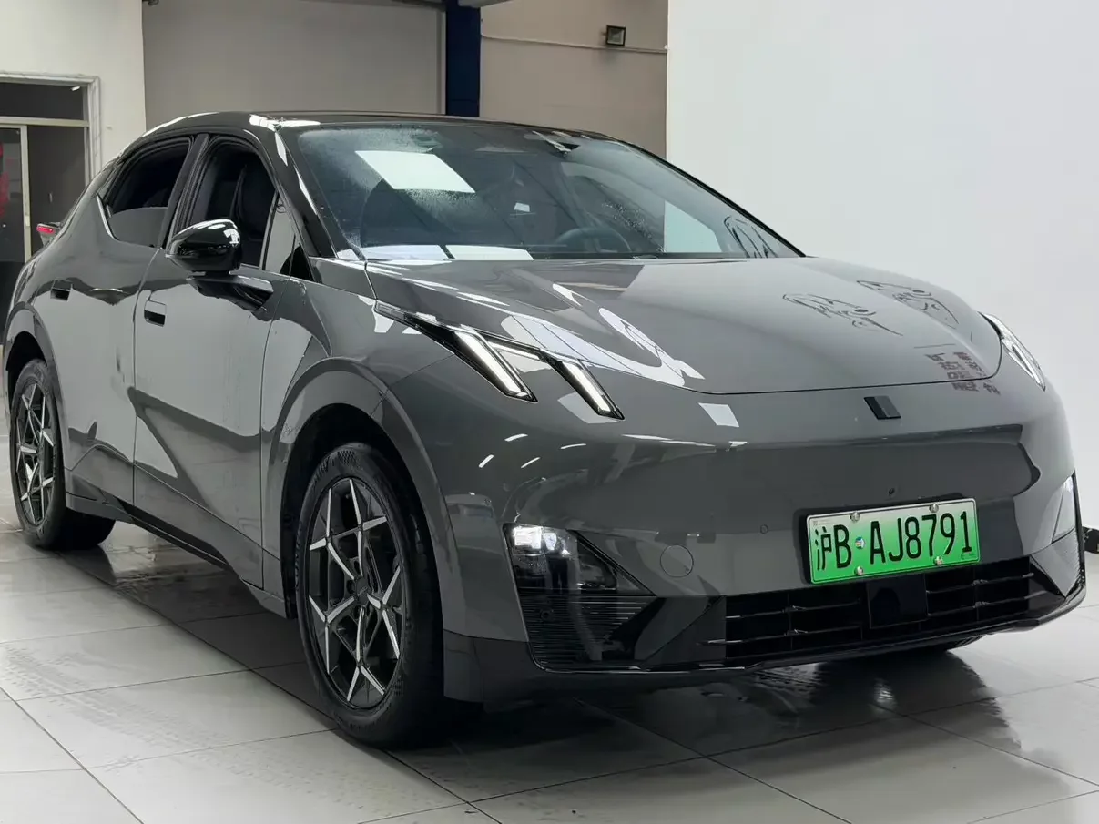 Lynk & Co Z20