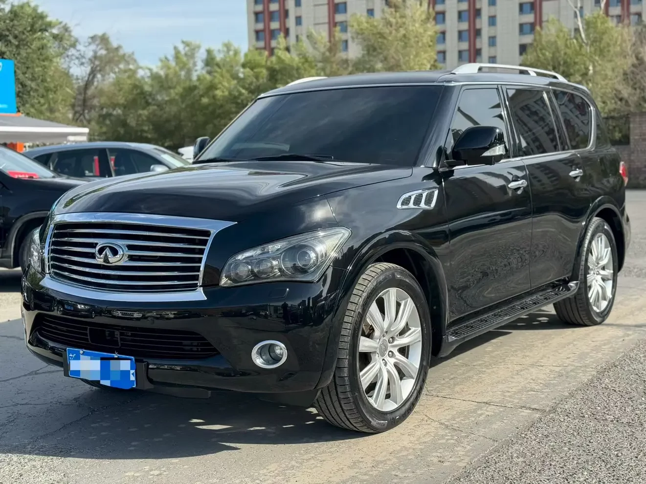 Infiniti QX80