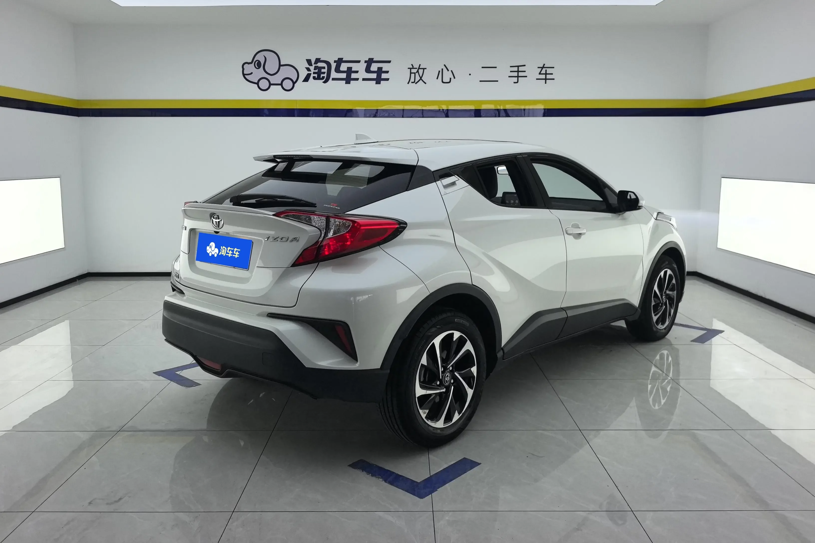 Toyota C-HR Hybrid (Yize IZOA)