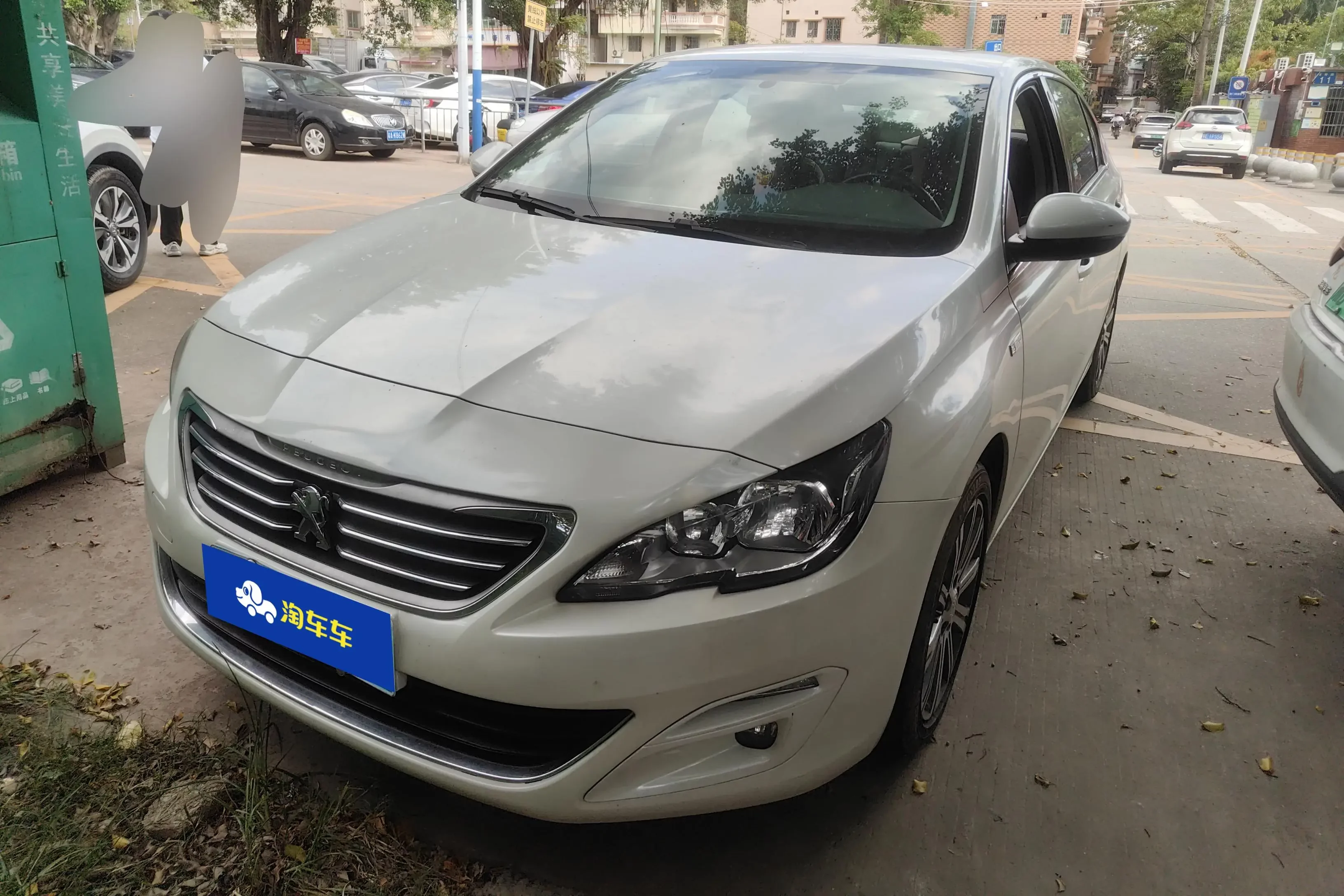 Peugeot 408