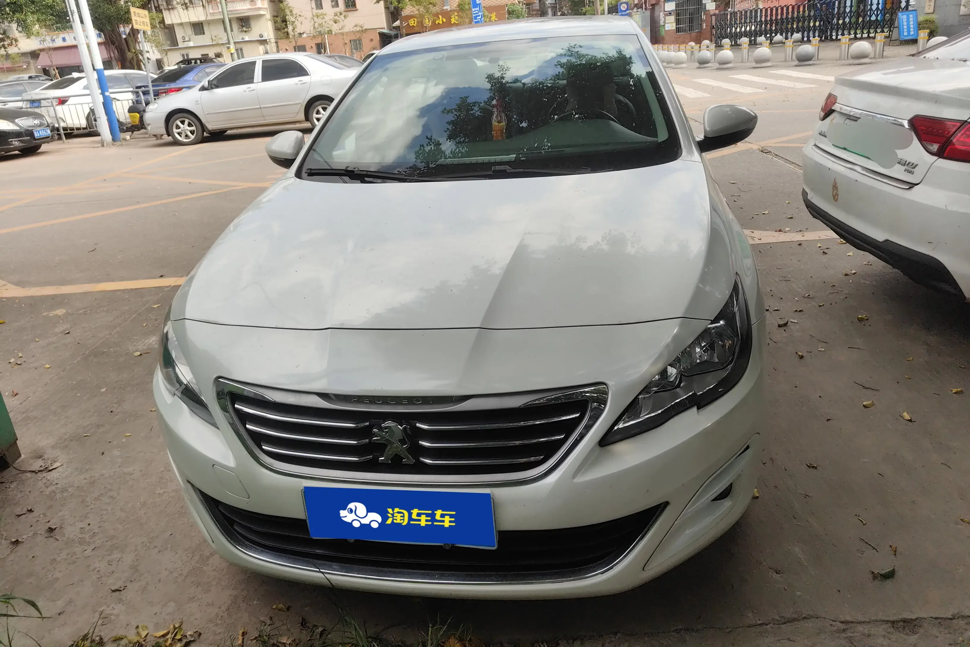 Peugeot 408