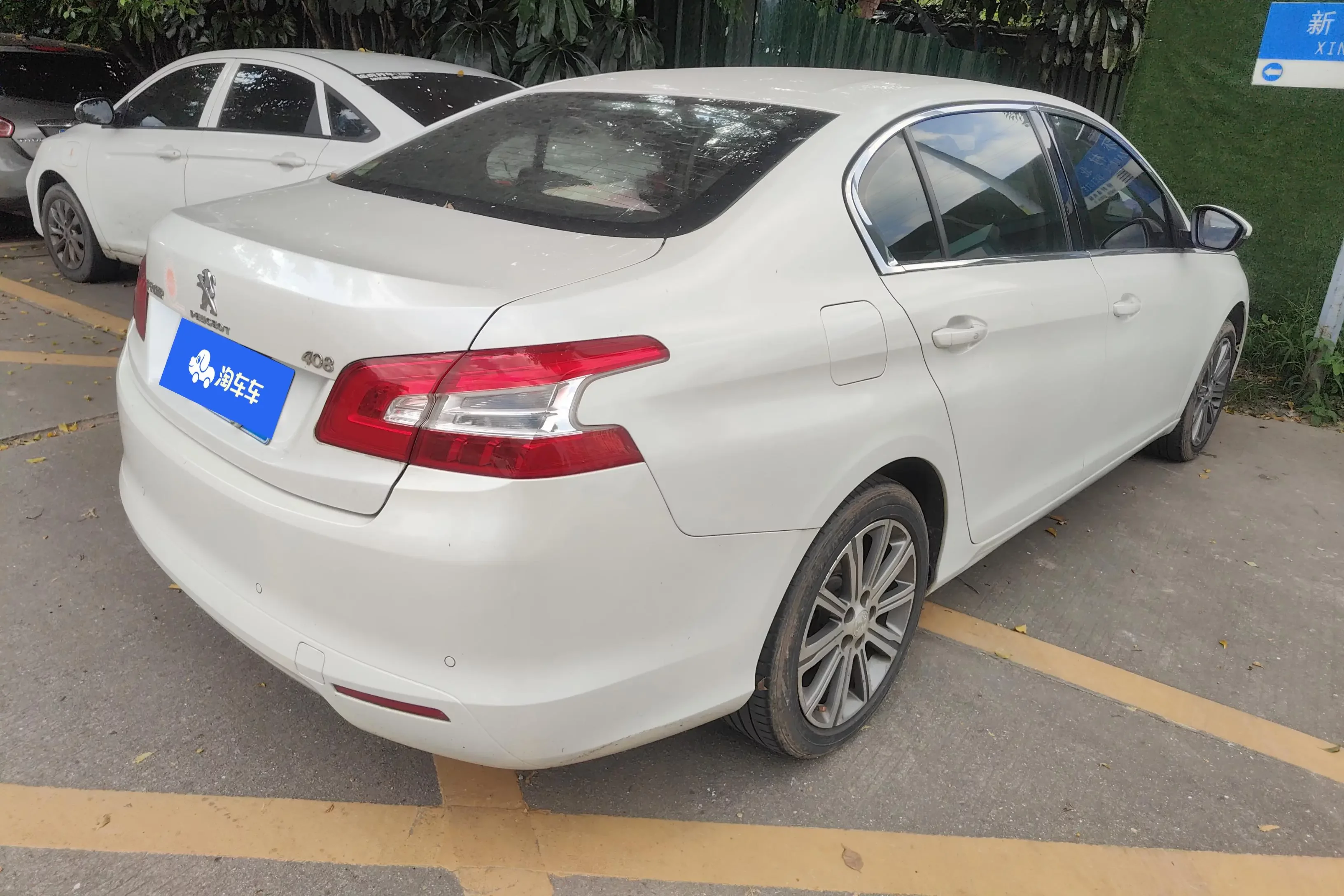 Peugeot 408