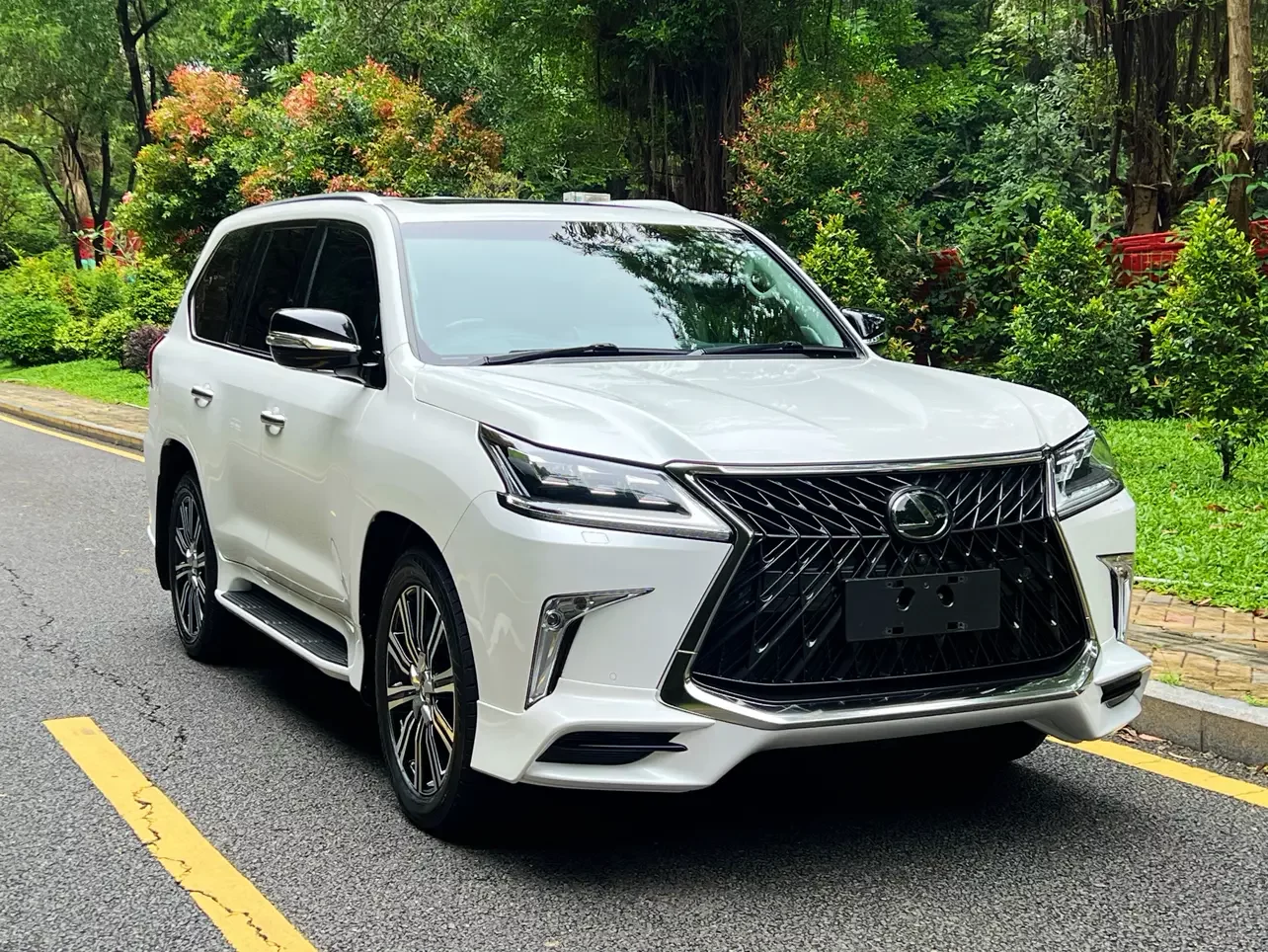 Lexus LX